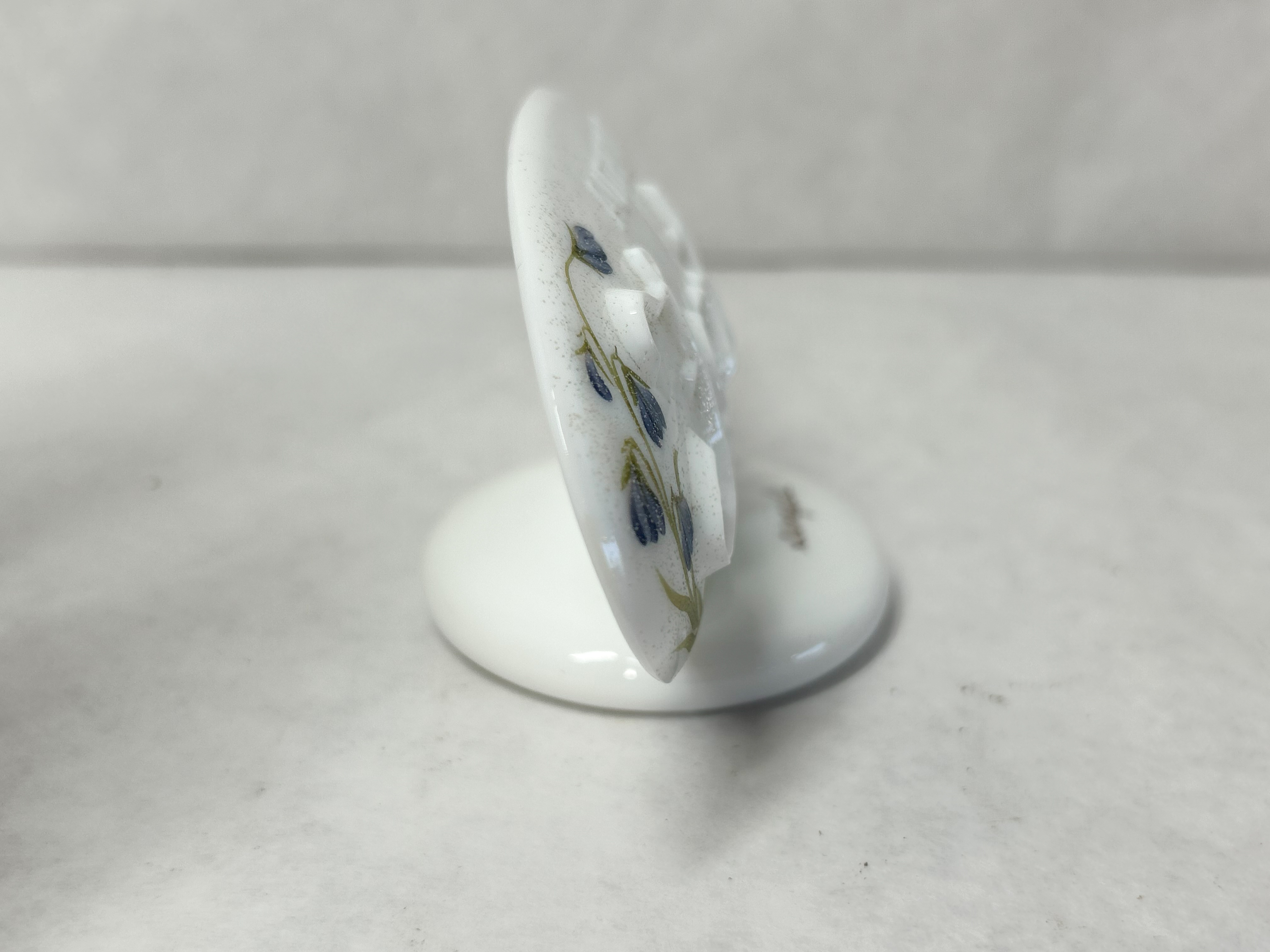 OOAK FENTON MILK GLASS PLAQUE 1993 SUE JACKSON SAMPLE ONLY