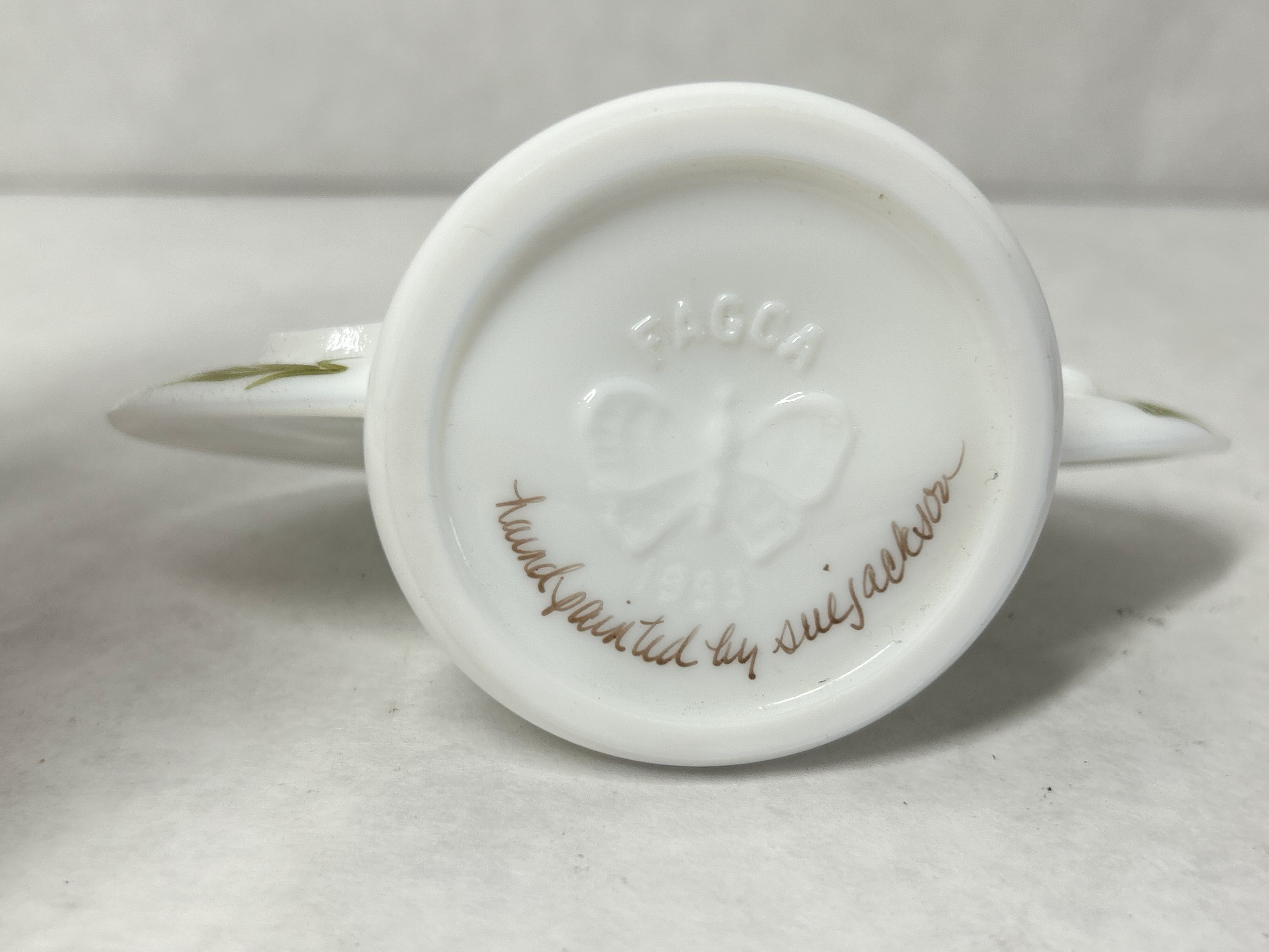 OOAK FENTON MILK GLASS PLAQUE 1993 SUE JACKSON SAMPLE ONLY