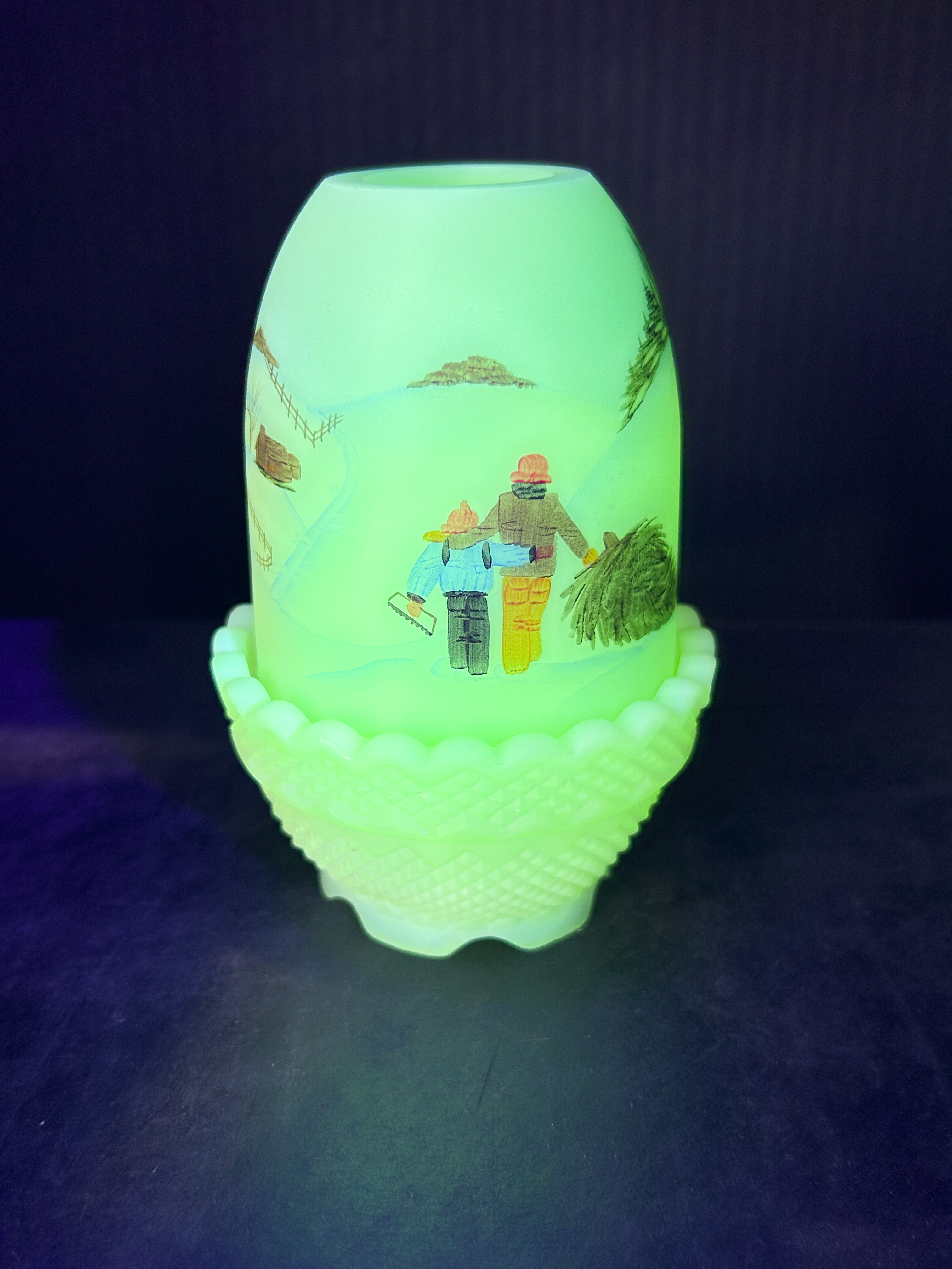 FENTON CUSTARD GLASS FAIRY LAMP, 1982