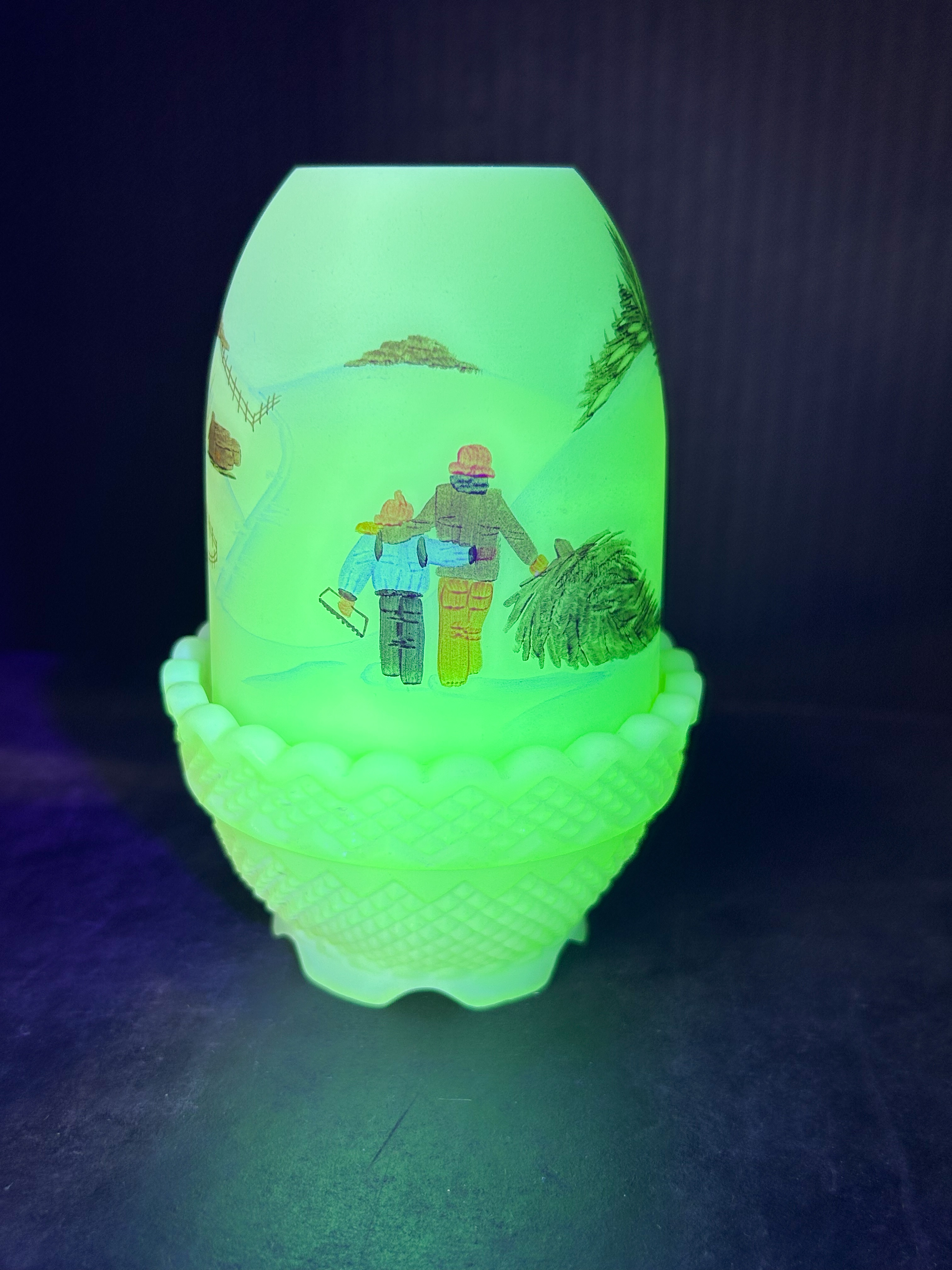 FENTON CUSTARD GLASS FAIRY LAMP, 1982