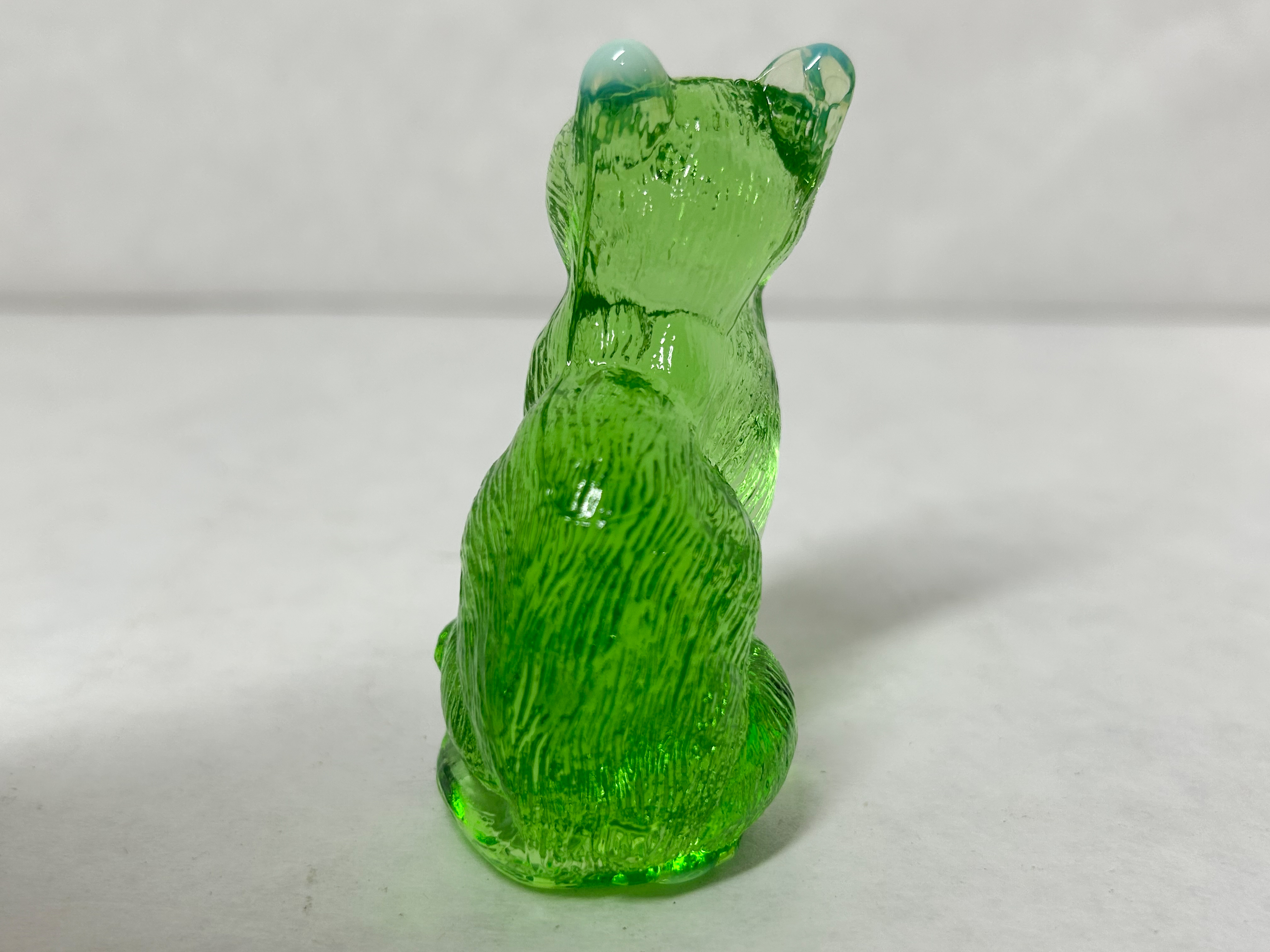MOSSER SITTING CAT GREEN GLASS CAT