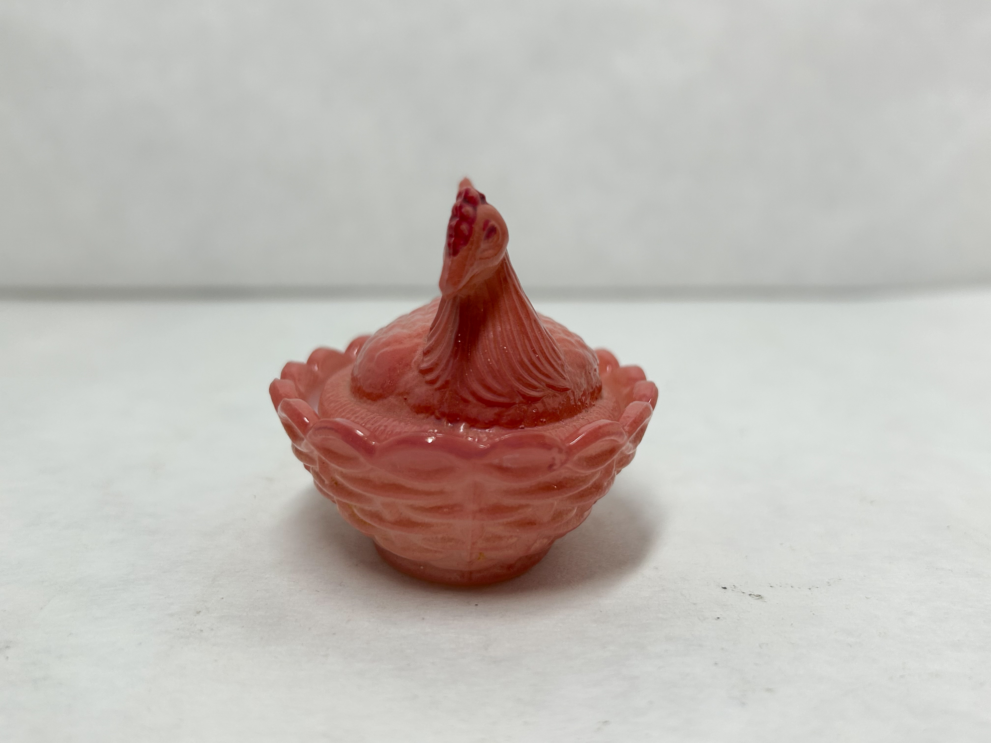 BOYD RED/PEACH GLASS HEN ON NEST