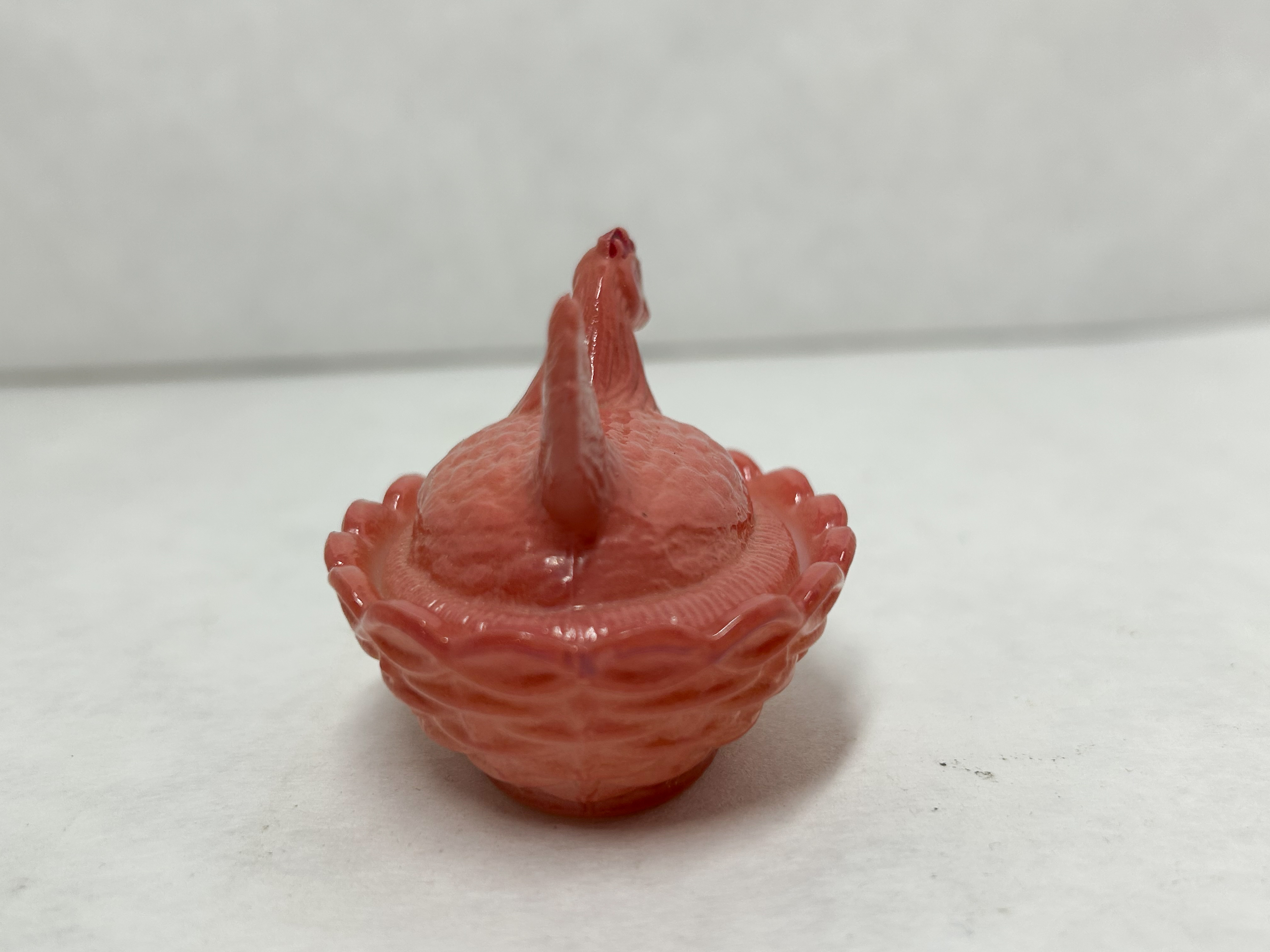 BOYD RED/PEACH GLASS HEN ON NEST