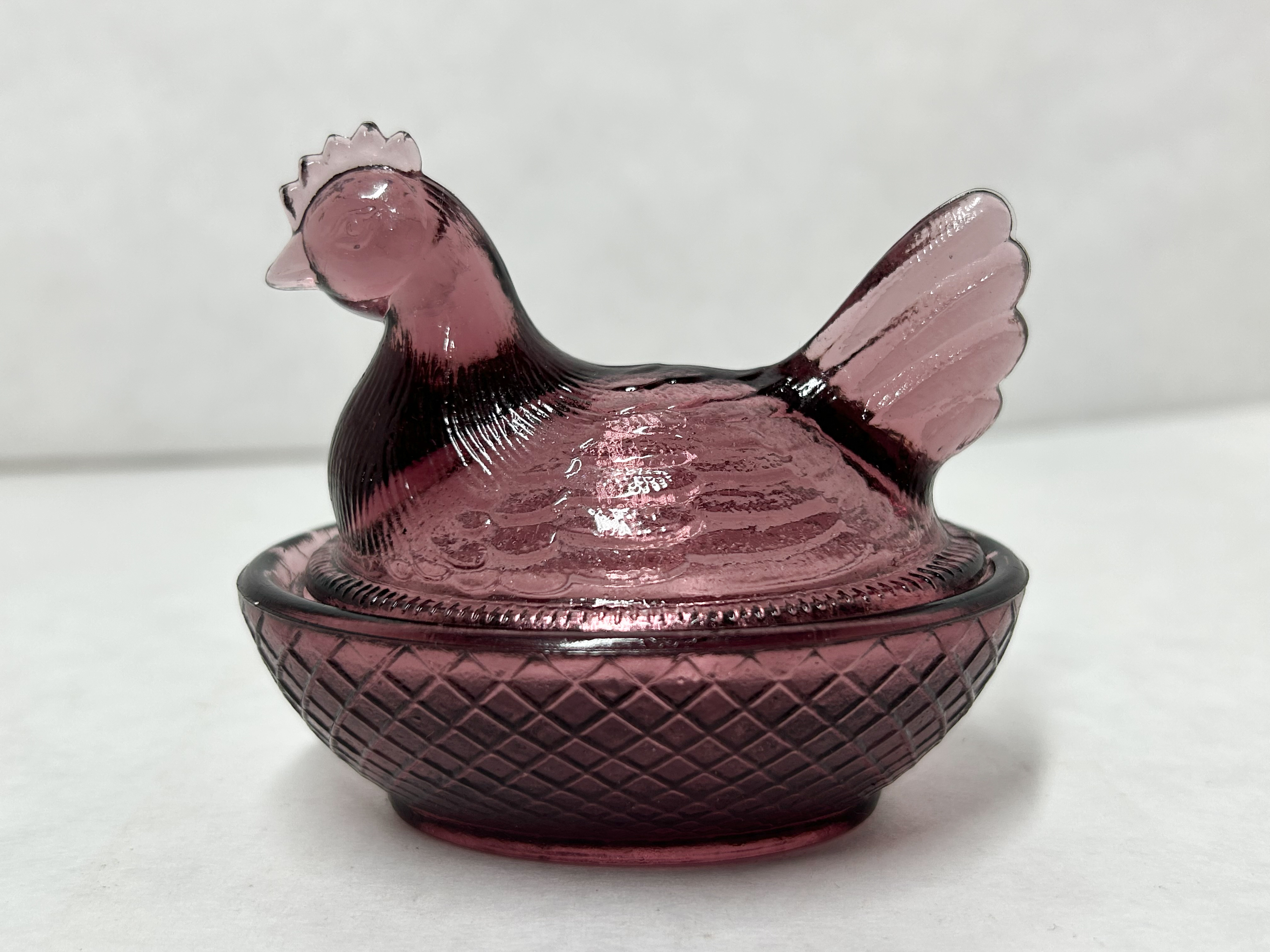 *BOYD AMETHYST GLASS HEN, 1990S