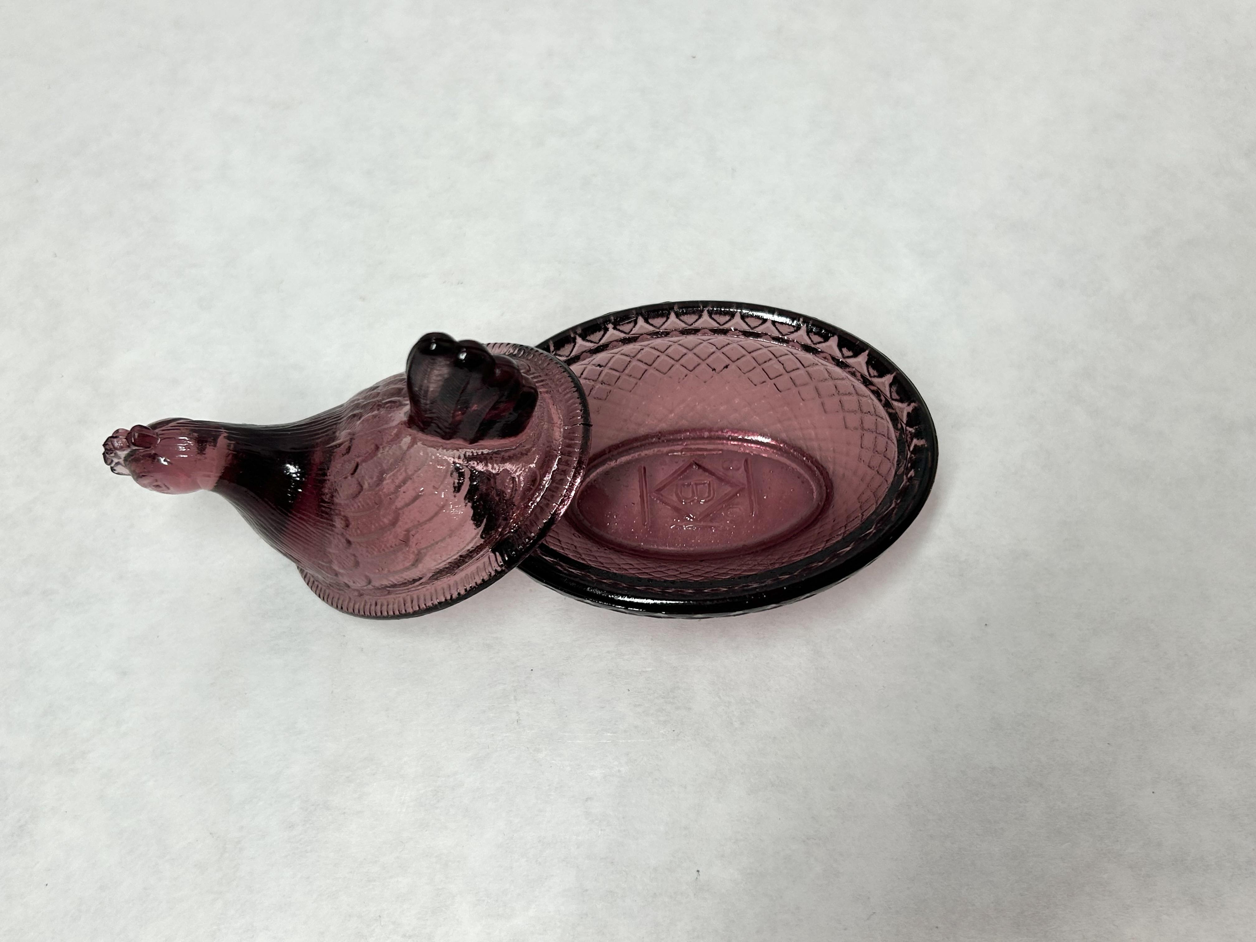 *BOYD AMETHYST GLASS HEN, 1990S