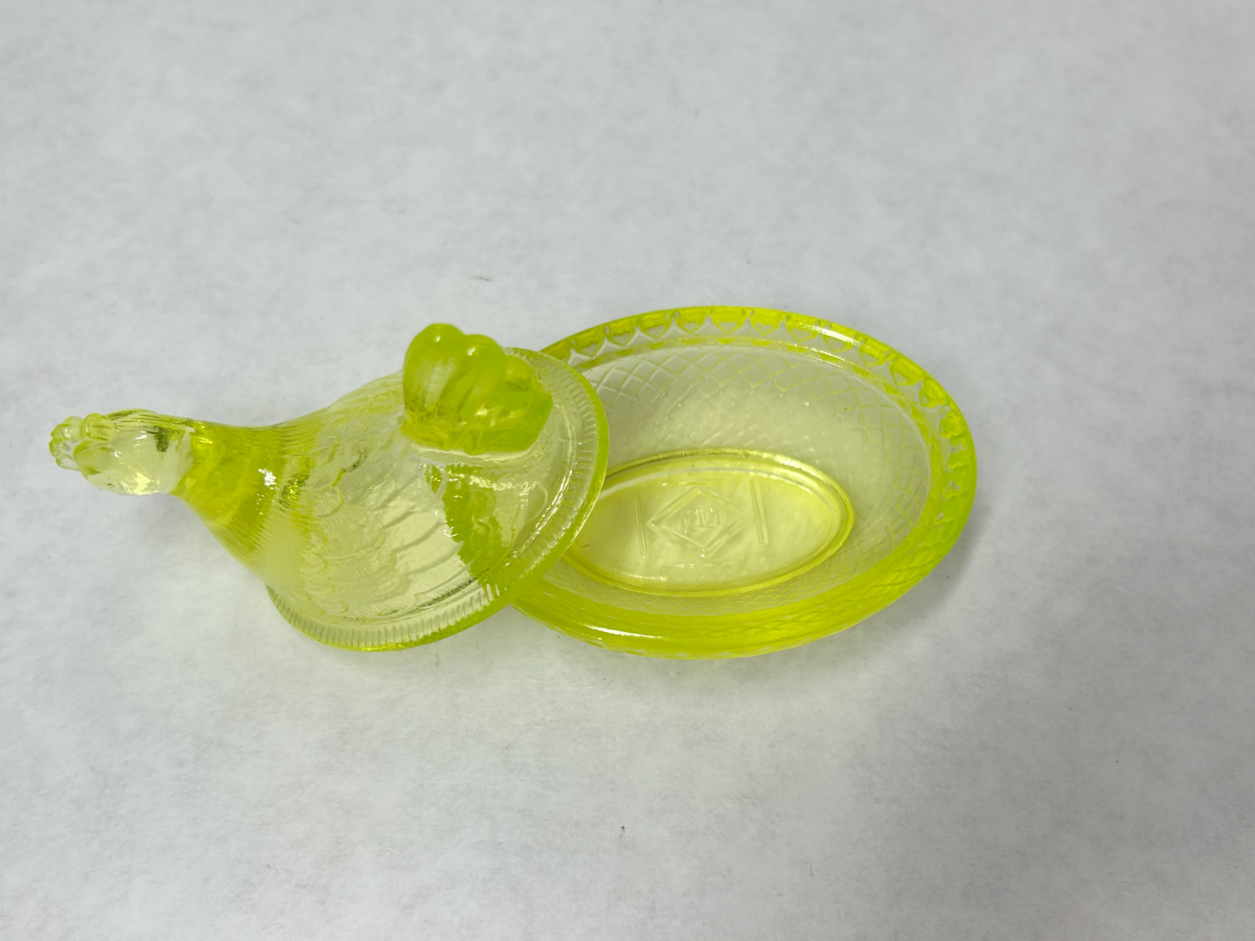 *BOYD MEDIUM URANIUM GLASS HEN ON NEST