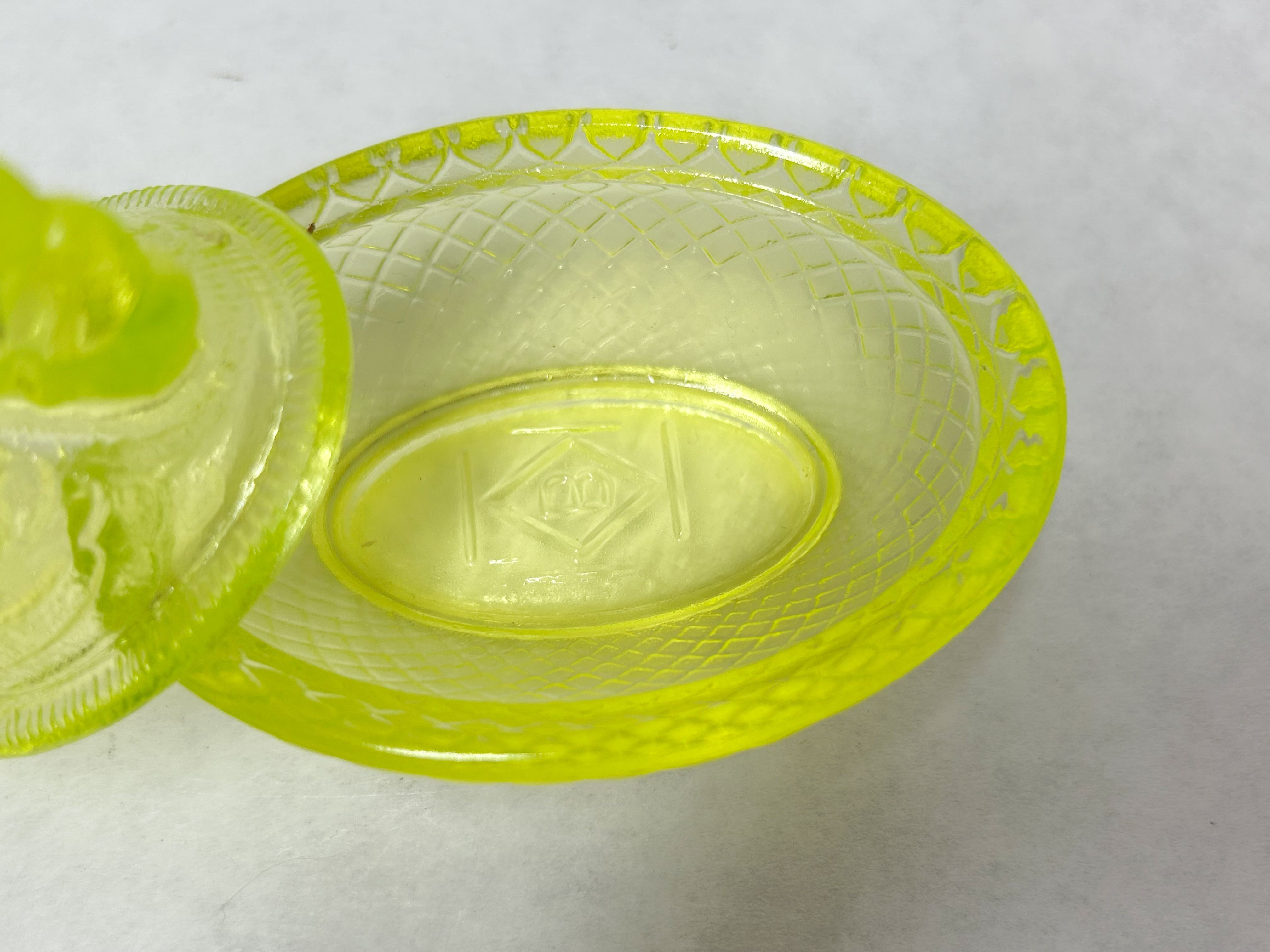 *BOYD MEDIUM URANIUM GLASS HEN ON NEST