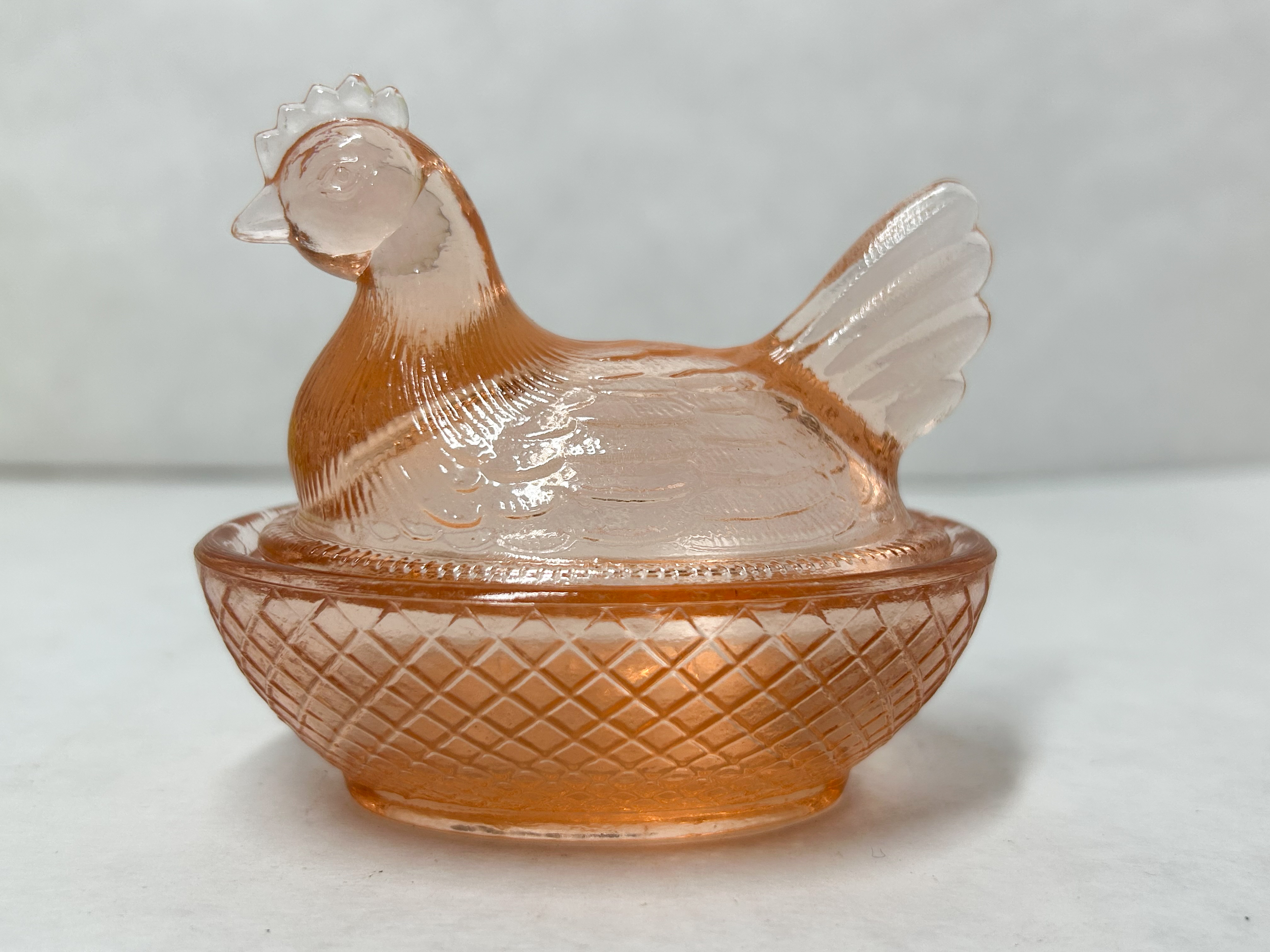 *BOYD PEACH MEDIUM HEN ON NEST
