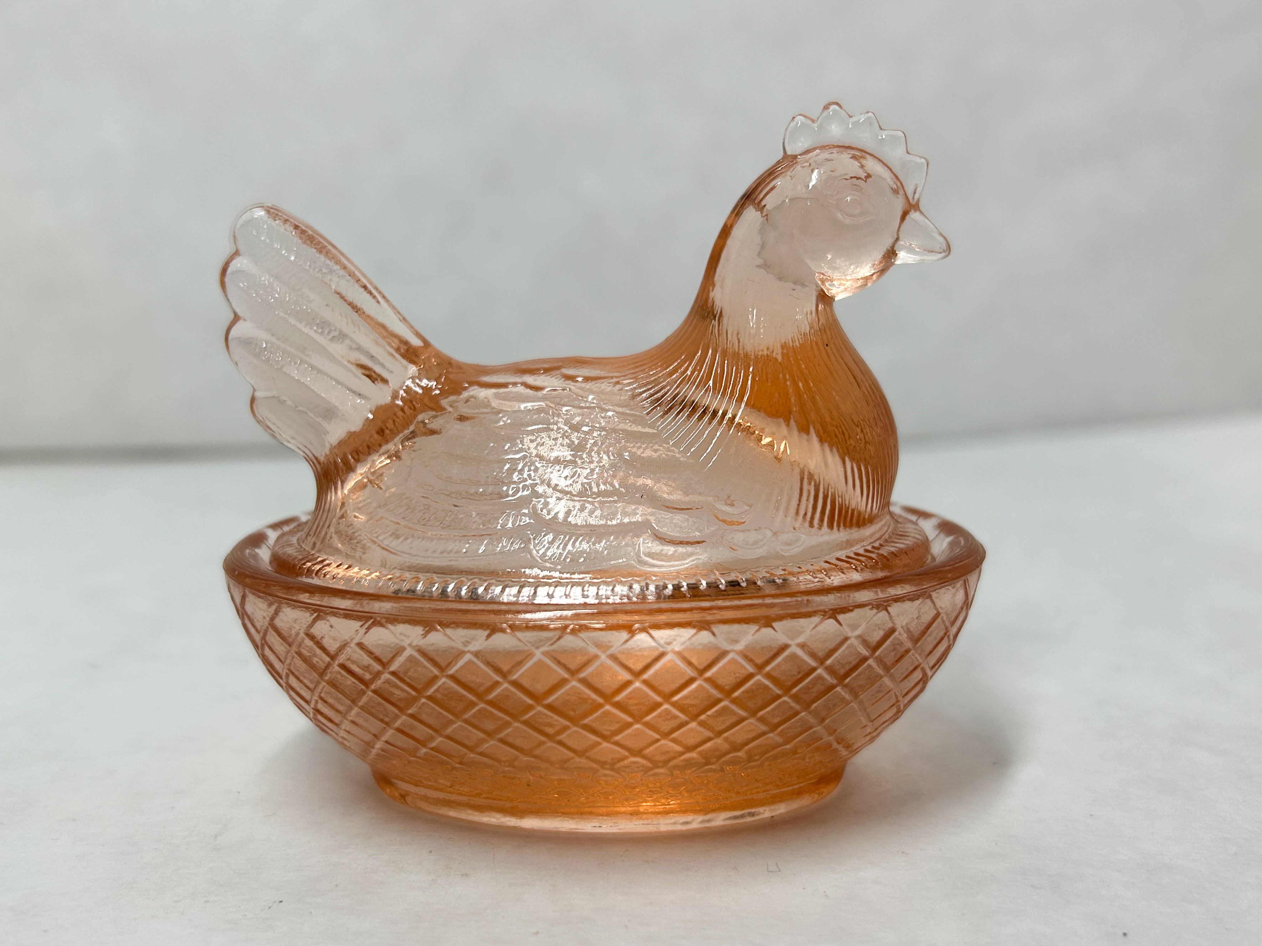 *BOYD PEACH MEDIUM HEN ON NEST
