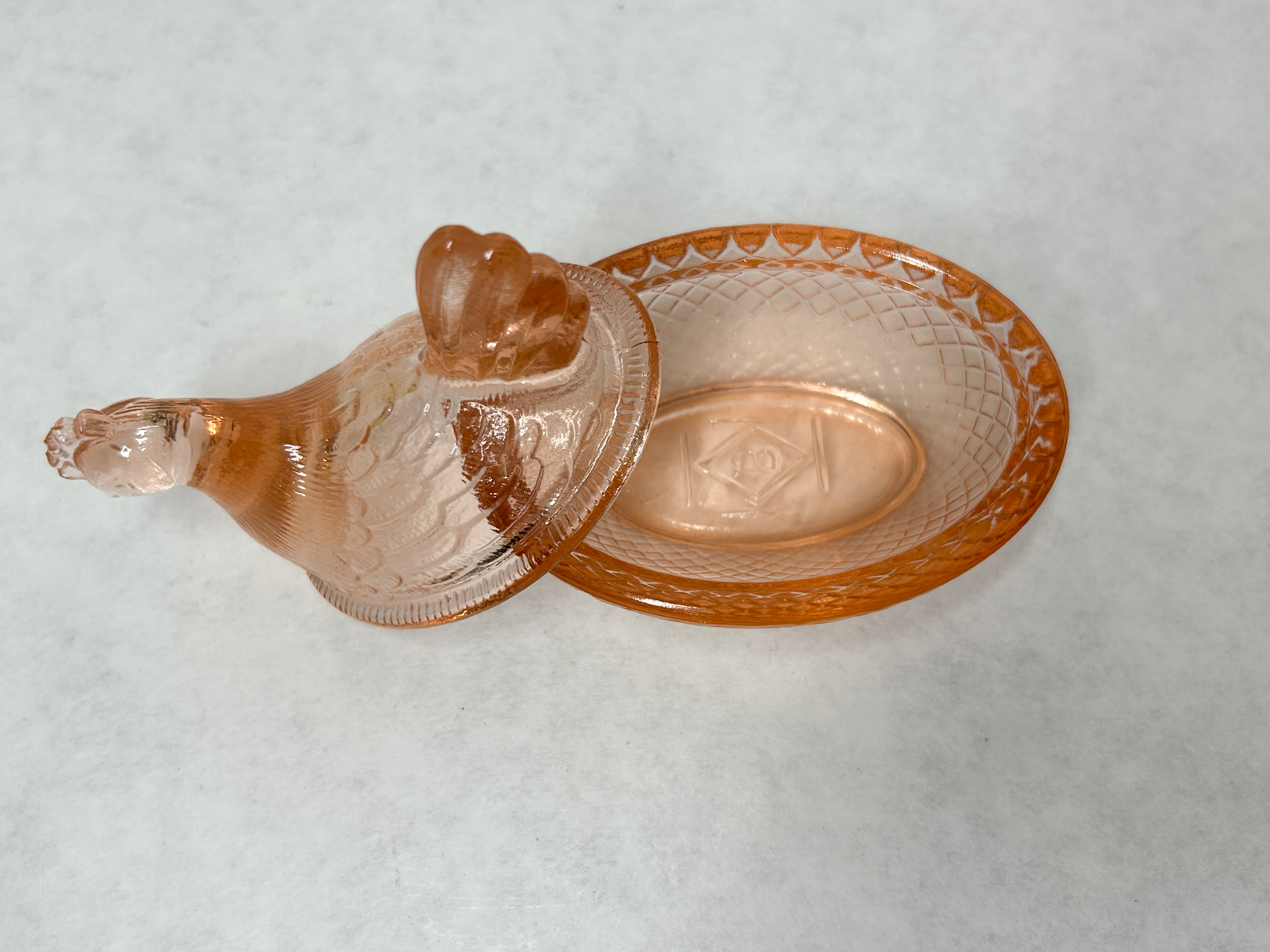 *BOYD PEACH MEDIUM HEN ON NEST