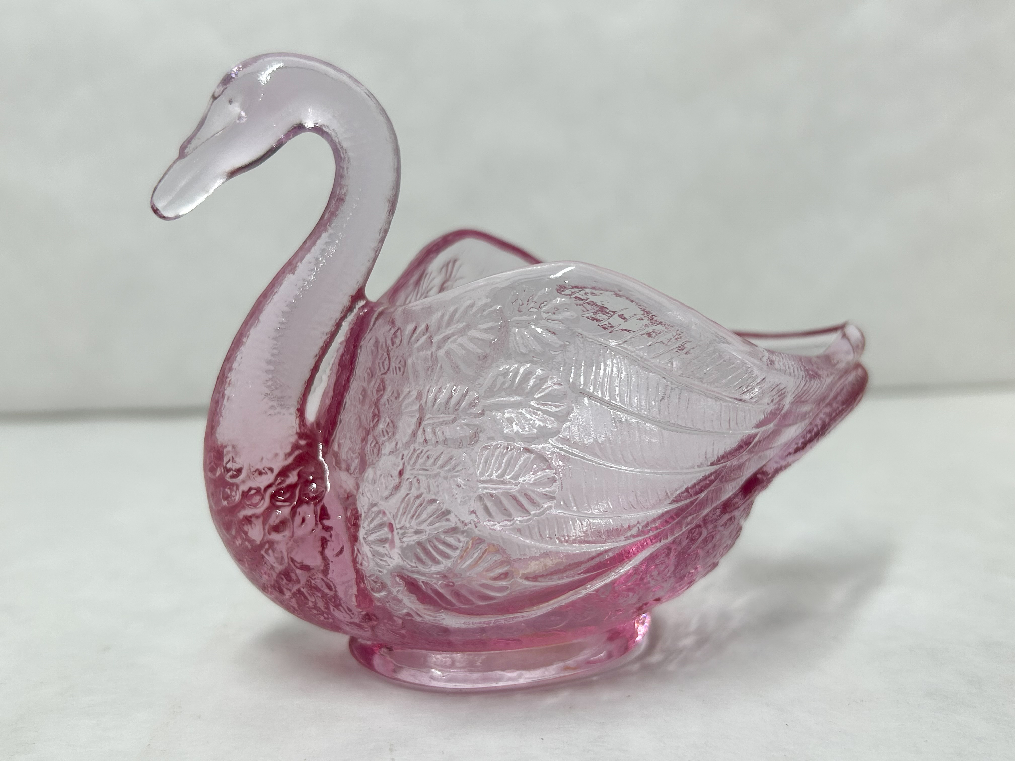 FENTON PINK GLASS SWAN DISH