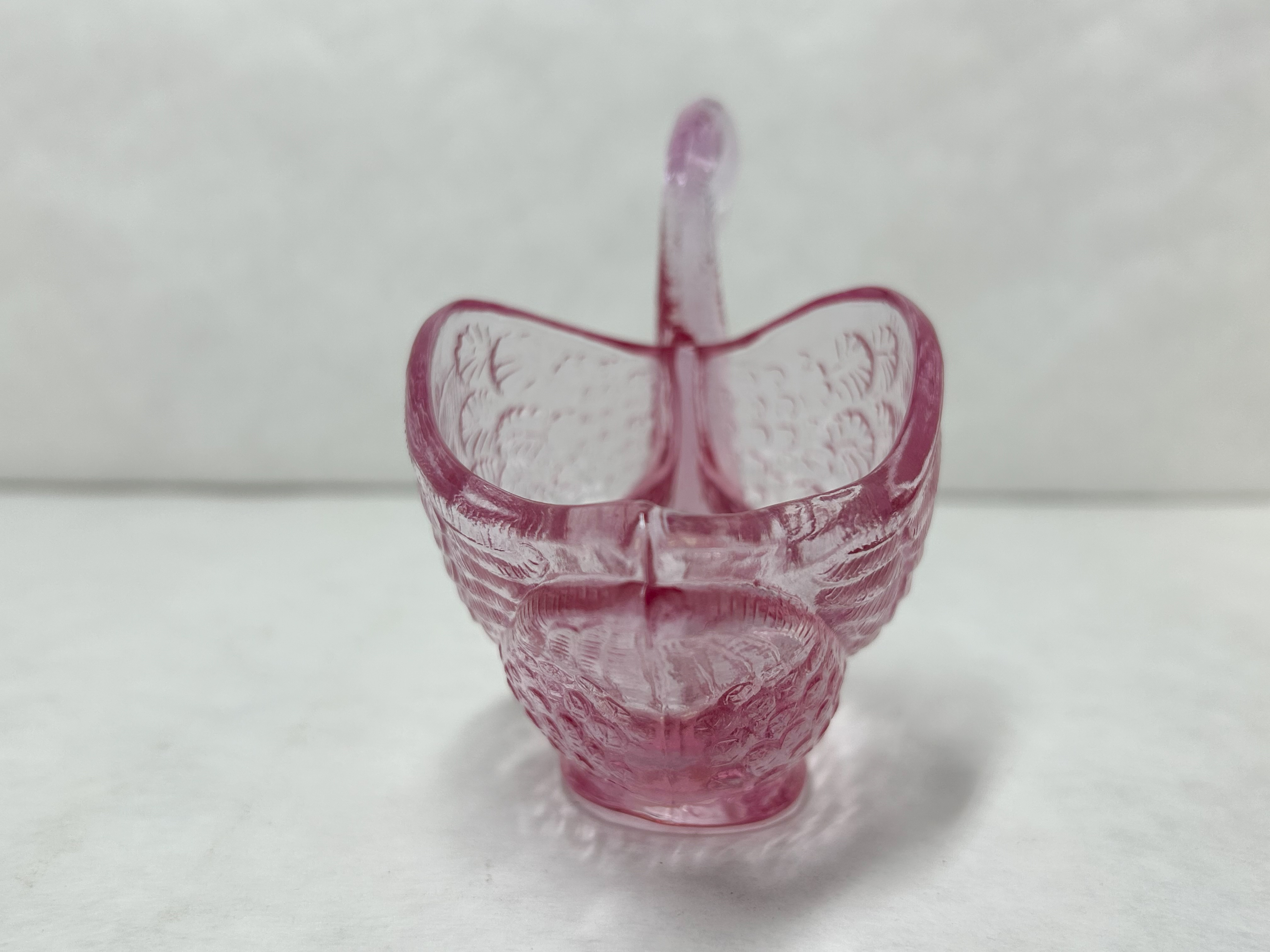 FENTON PINK GLASS SWAN DISH