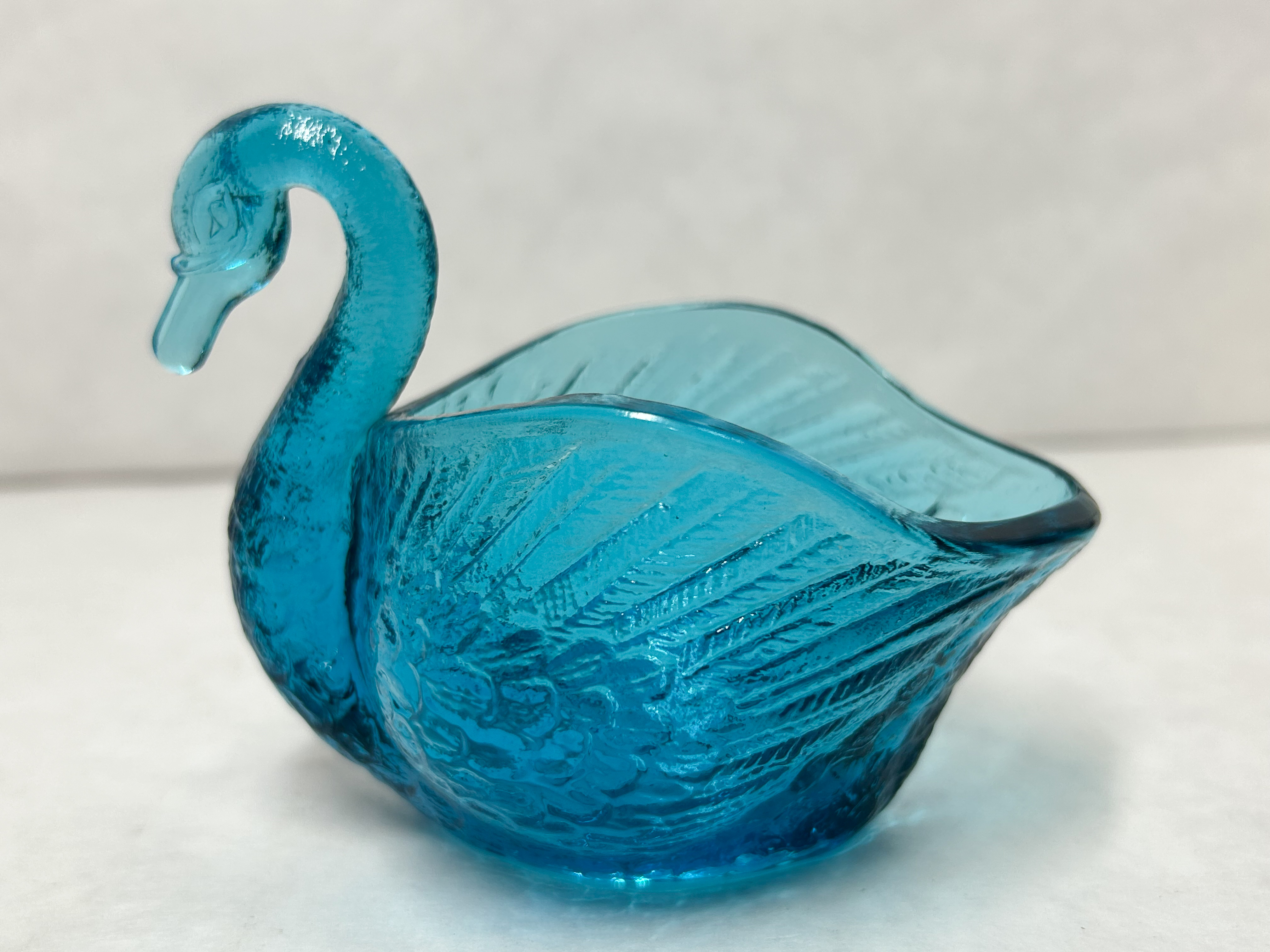 FENTON TURQUOISE GLASS SWAN DISH