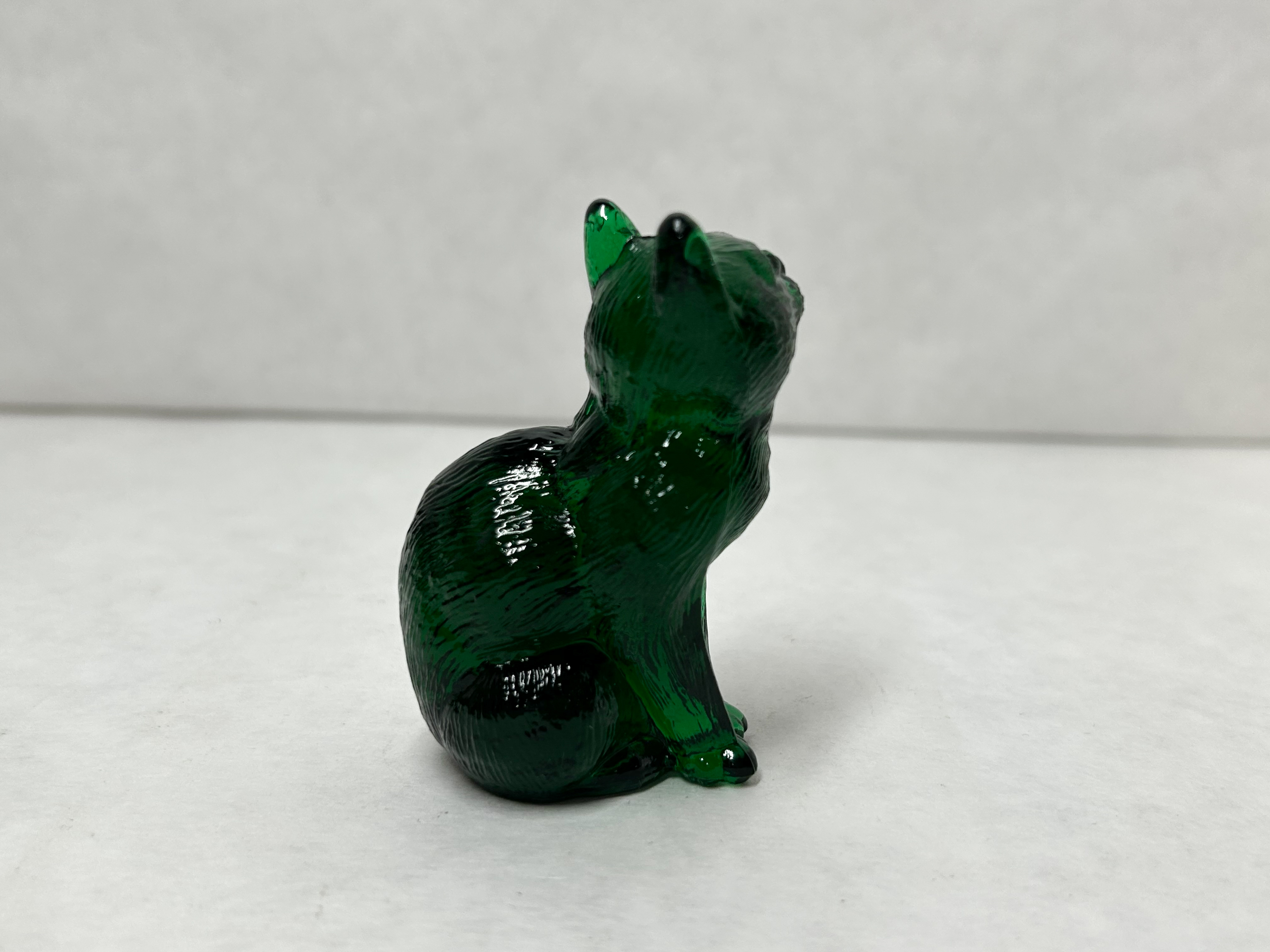 MOSSER EMERALD GREEN GLASS SITTING CAT