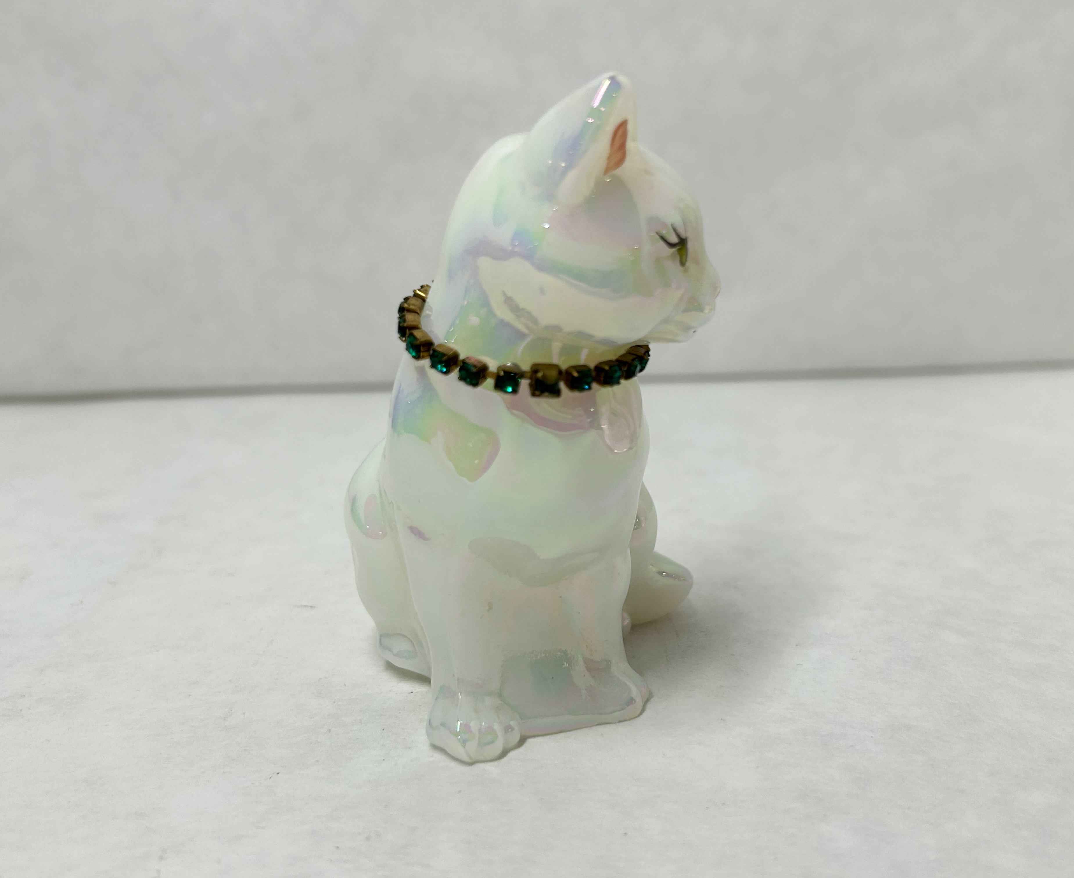 FENTON IRIDESCENT GLASS CAT FIGURINE