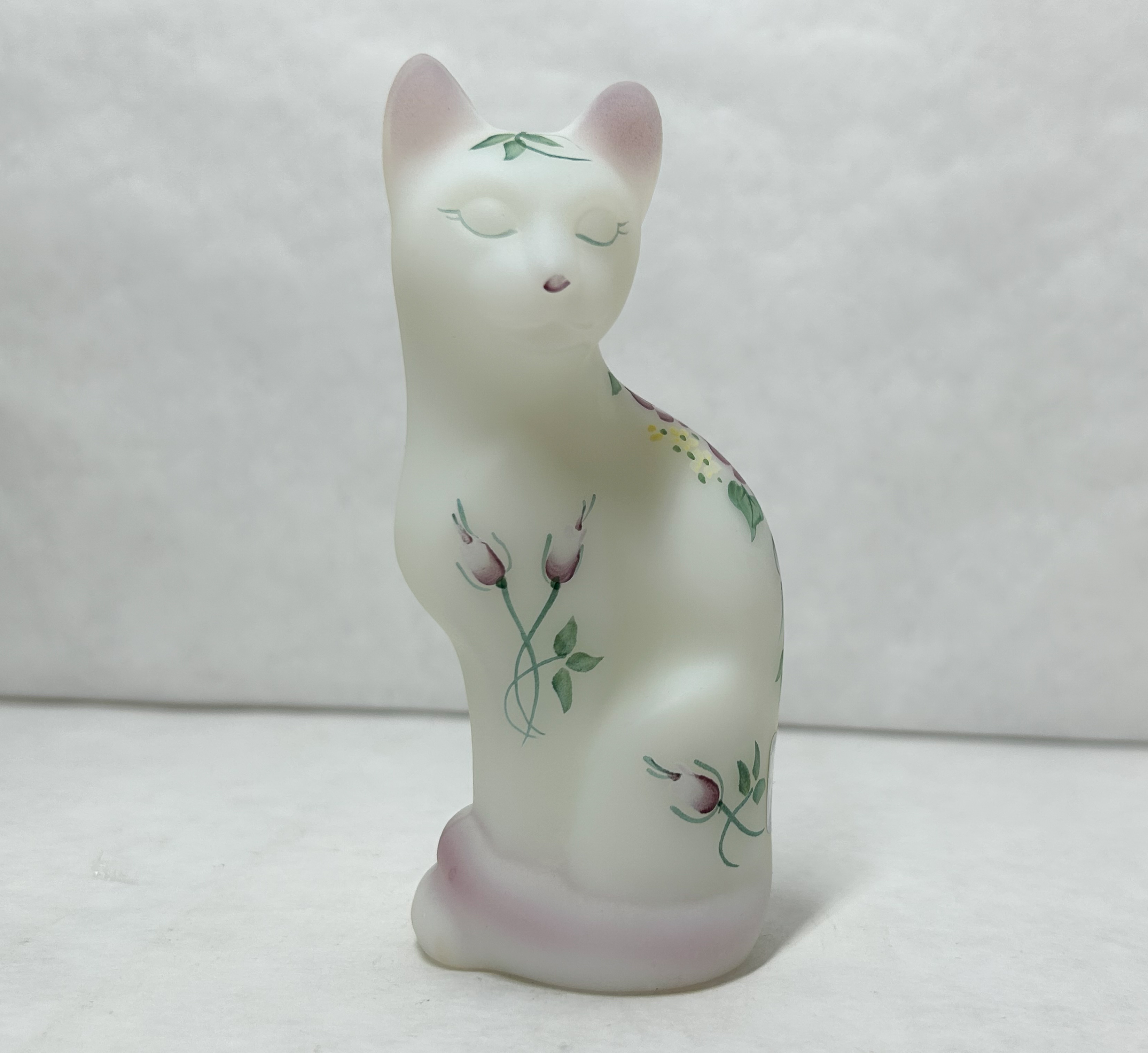 FENTON ROSE GARDEN SATIN GLASS CAT, 2000