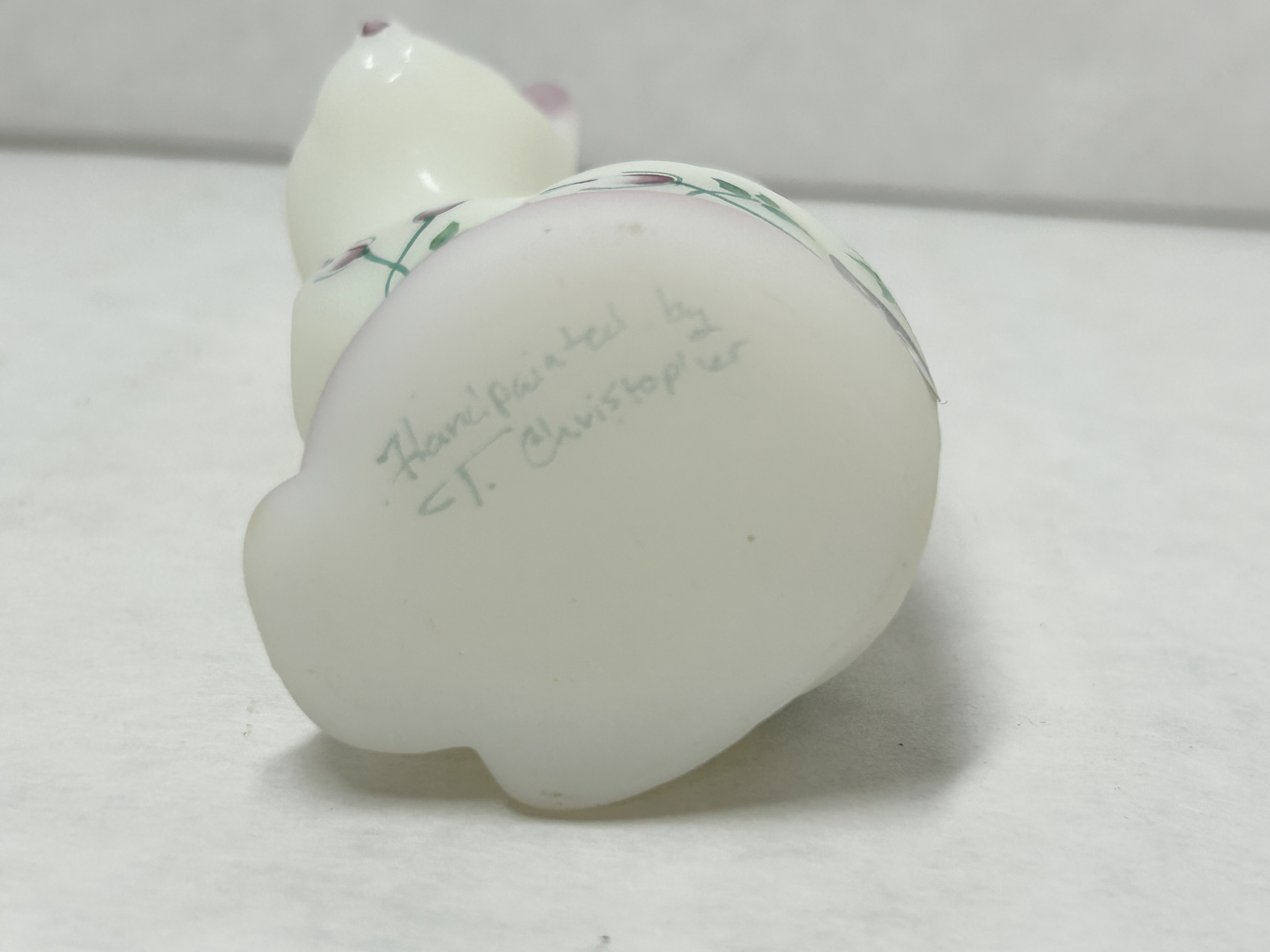 FENTON ROSE GARDEN SATIN GLASS CAT, 2000