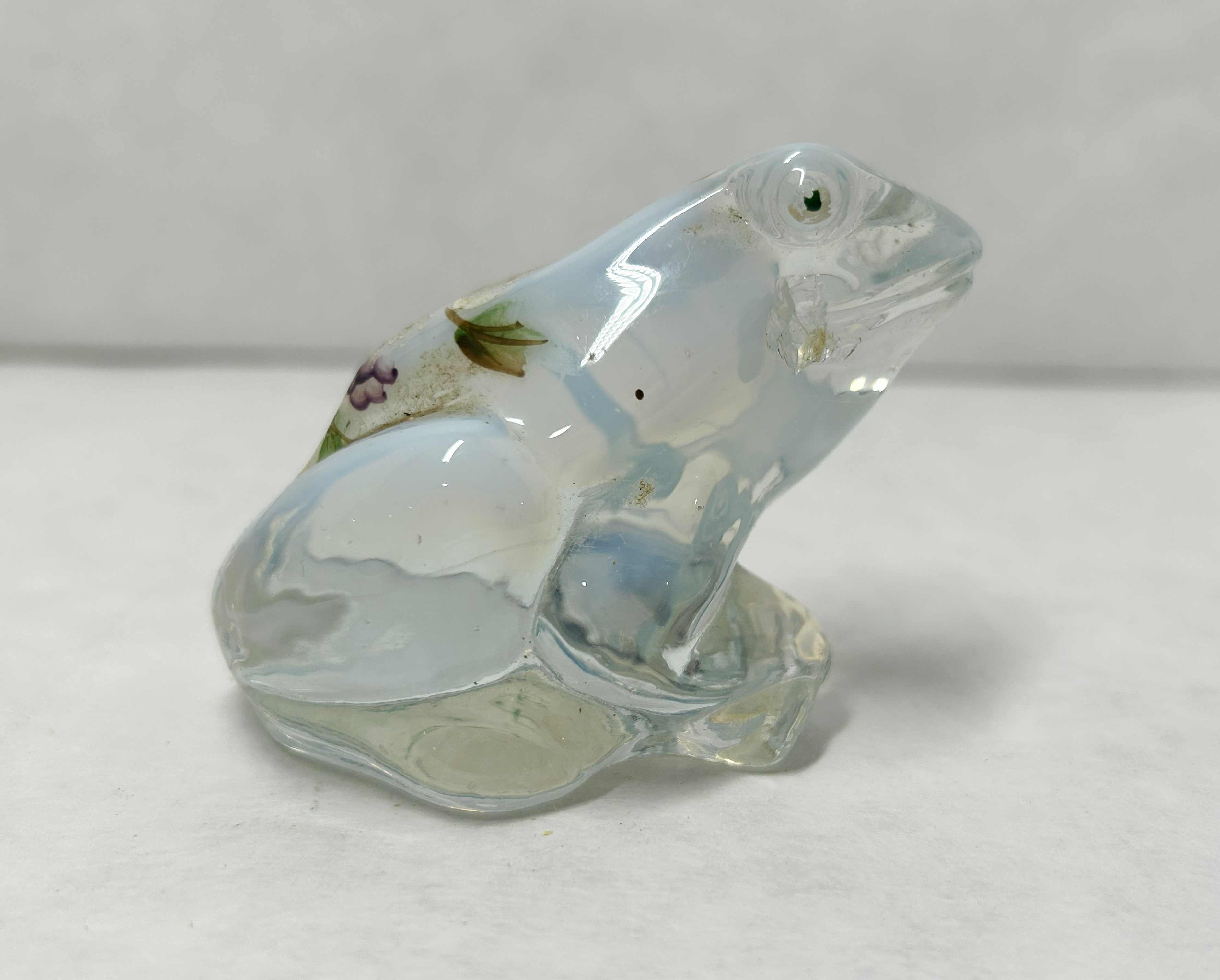 FENTON SIGNED OPALESCENT GLASS FROG