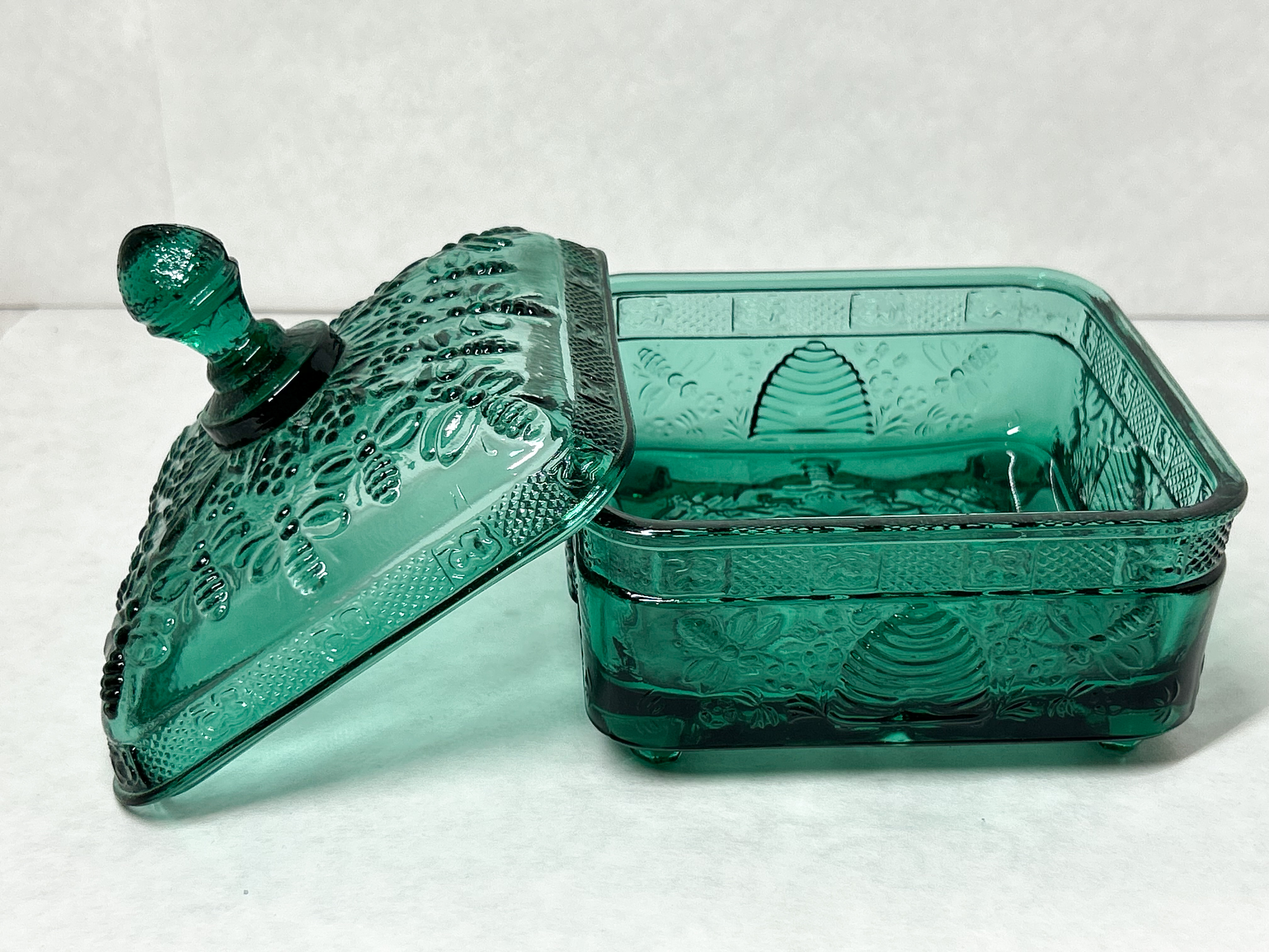 INDIANA EMERALD GLASS BEEHIVE BOX