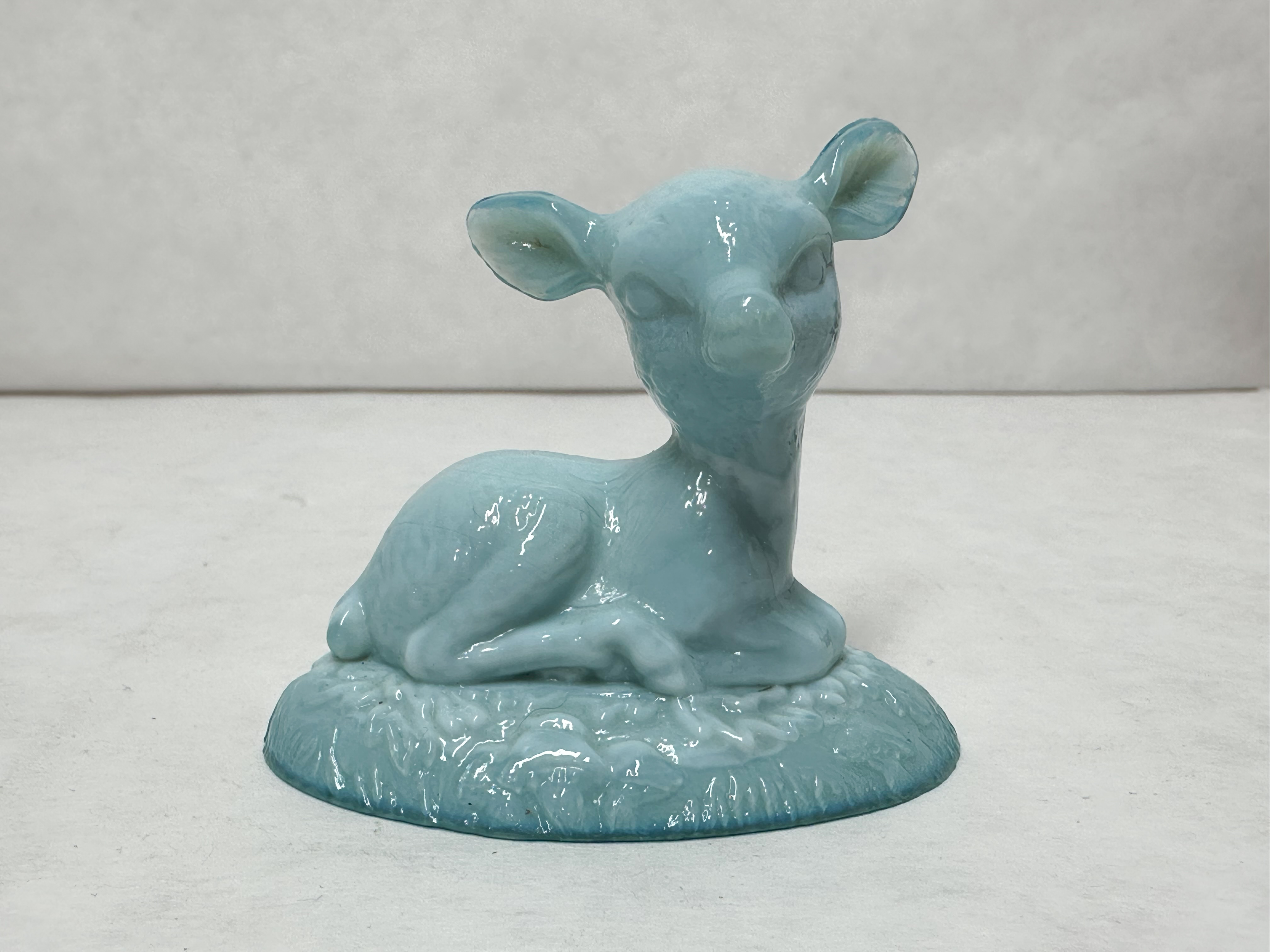 BOYD BINGO DEER BLUE SLAG GLASS