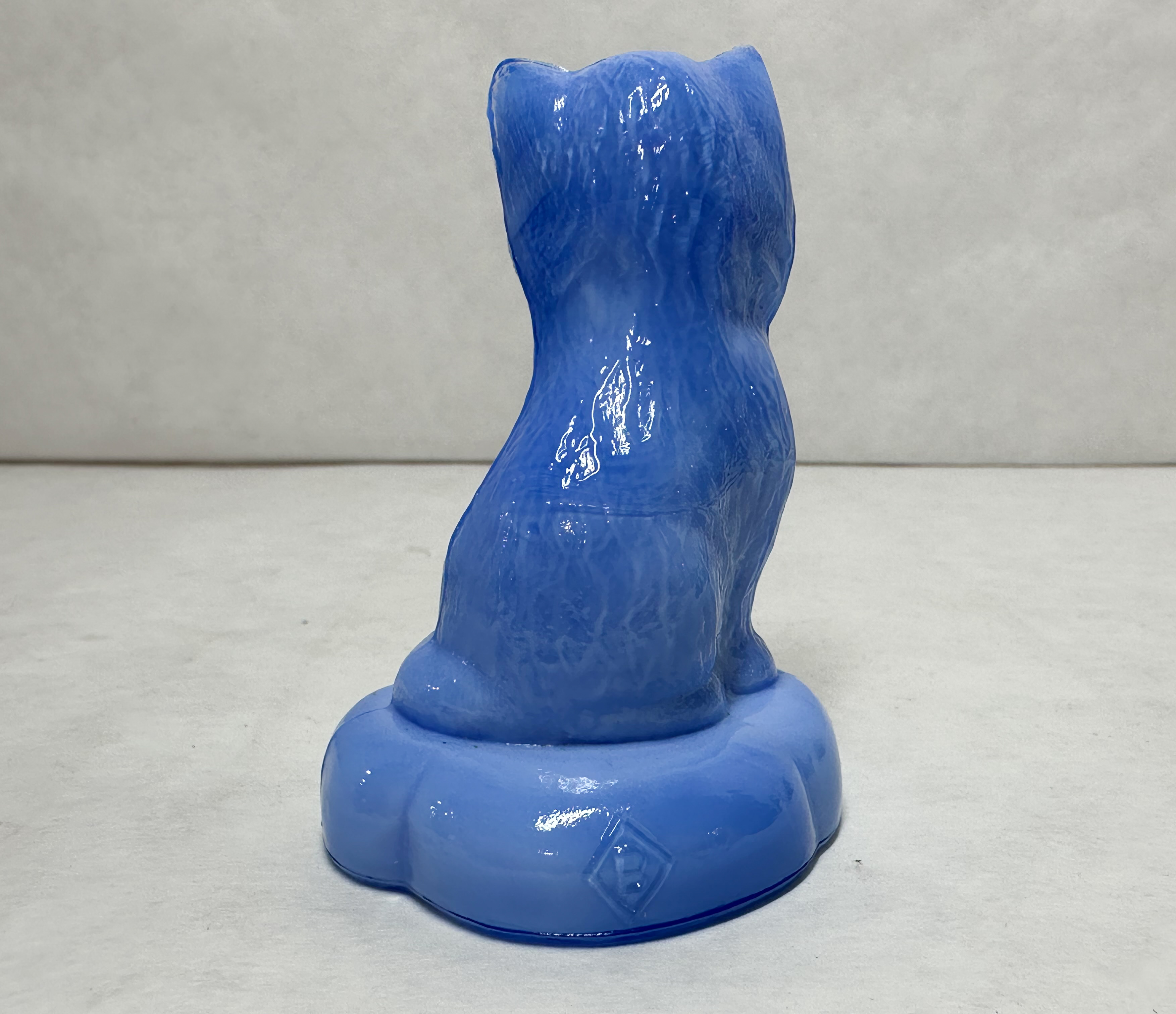 BOYD BLUE SLAG GLASS SITTING KITTEN PILLOW FIGURINE
