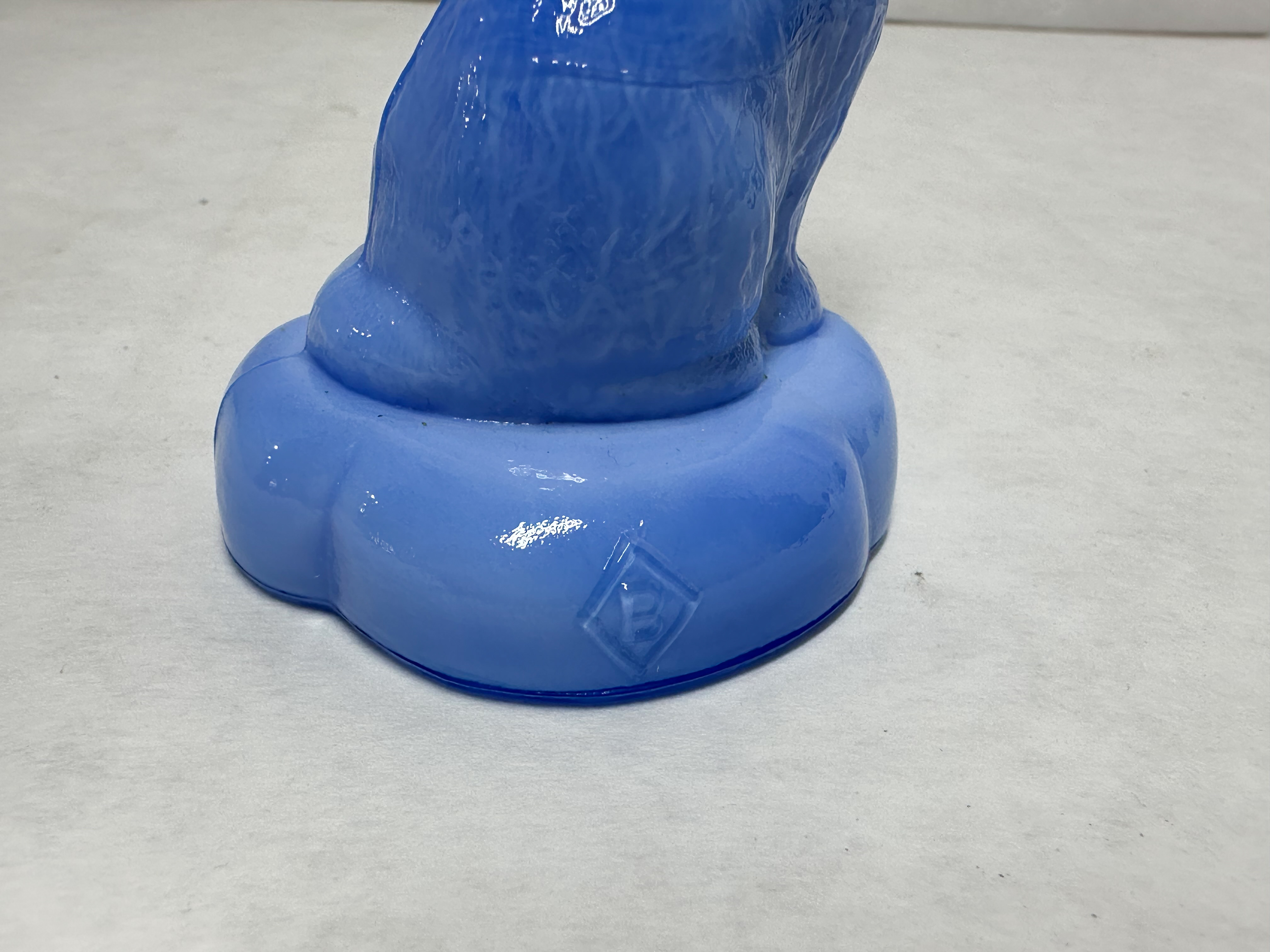 BOYD BLUE SLAG GLASS SITTING KITTEN PILLOW FIGURINE