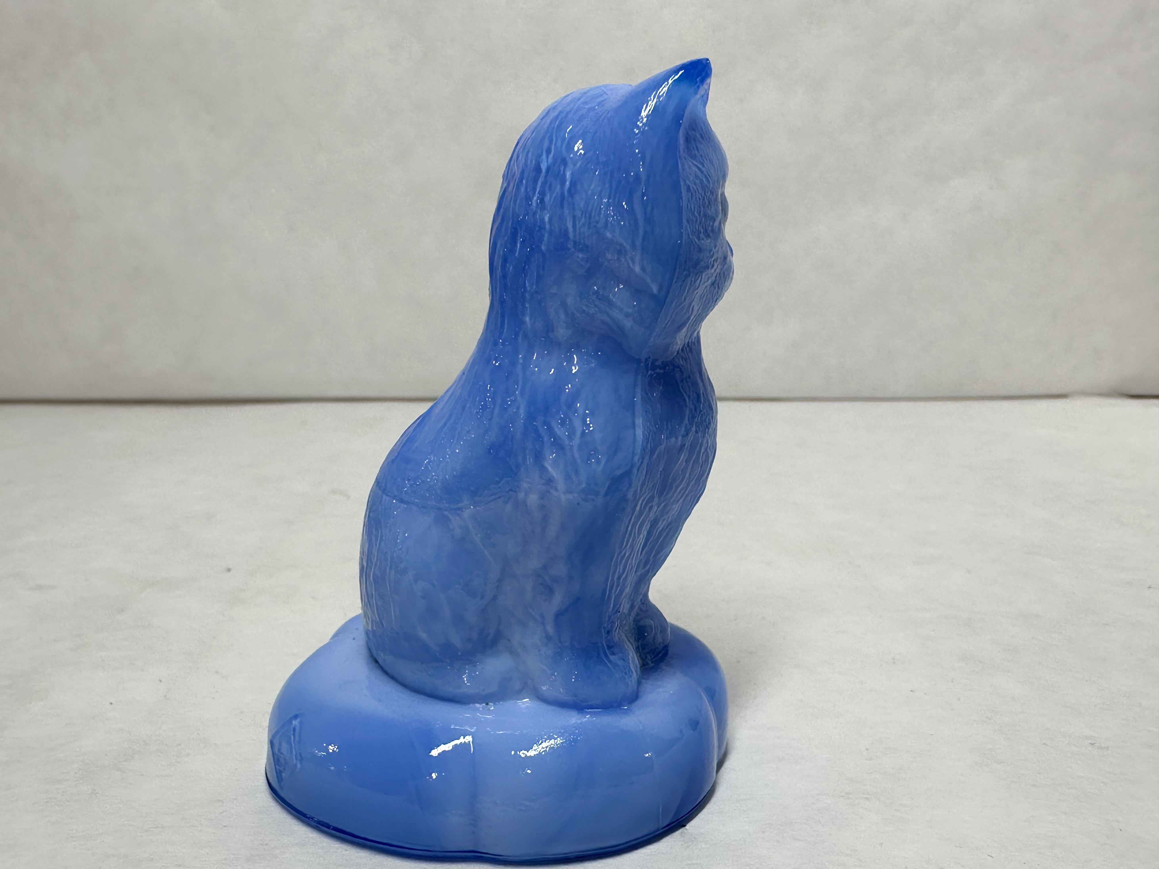 BOYD BLUE SLAG GLASS SITTING KITTEN PILLOW FIGURINE