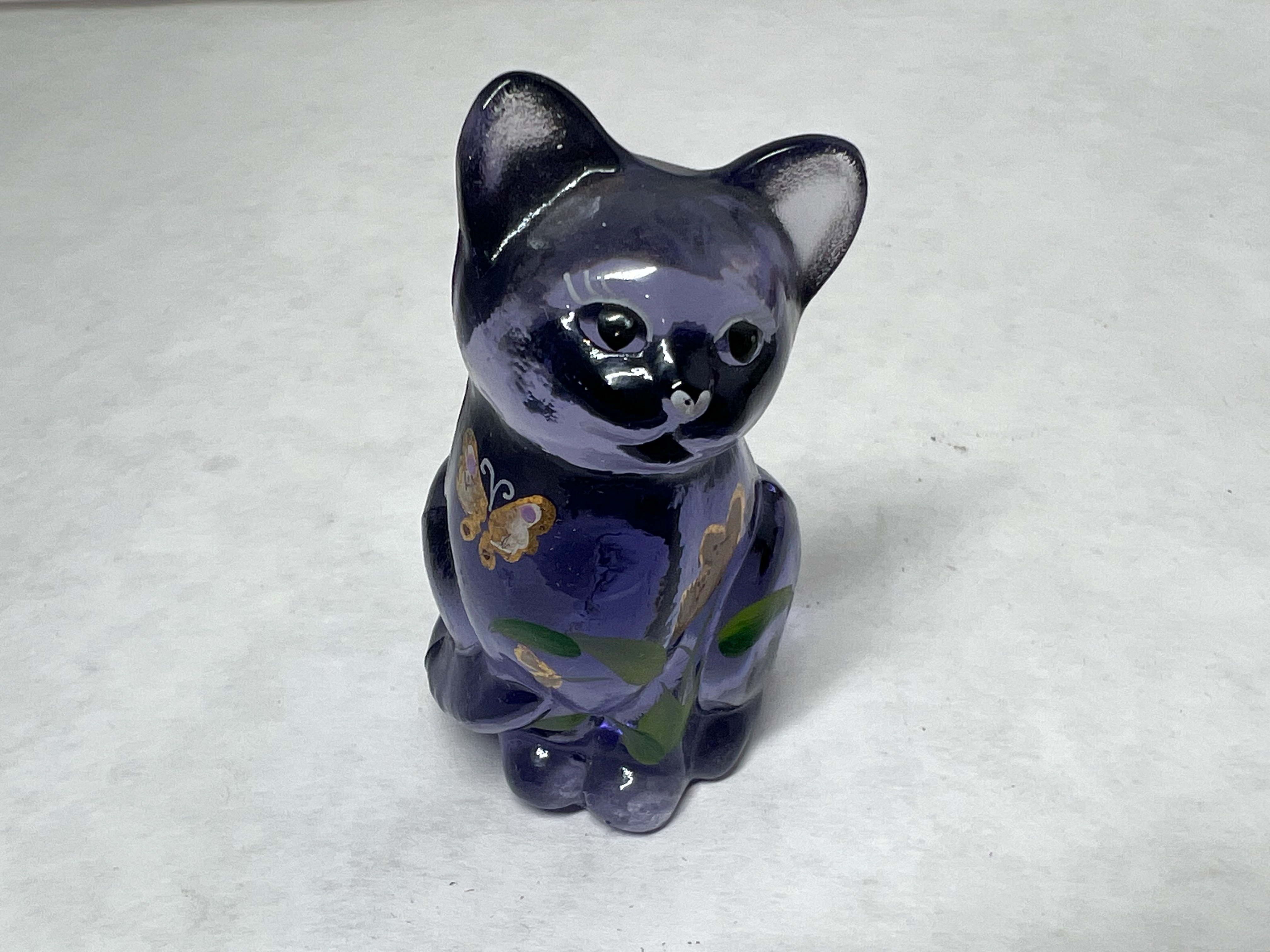 FENTON VIOLET GLASS CAT FIGURINE