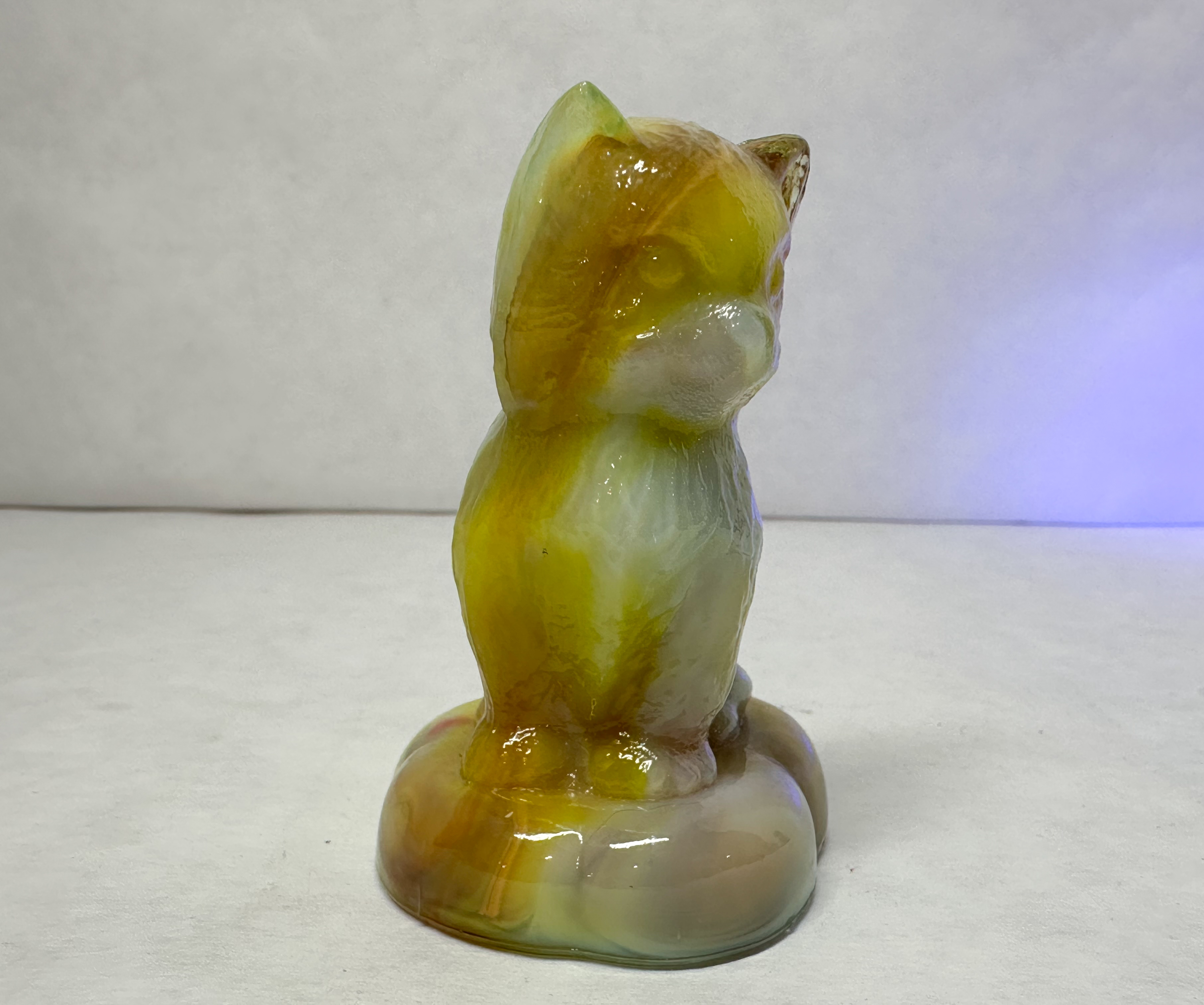 BOYD SITTING KITTEN ON PILLOW SLAG GLASS CAT, VINTAGE