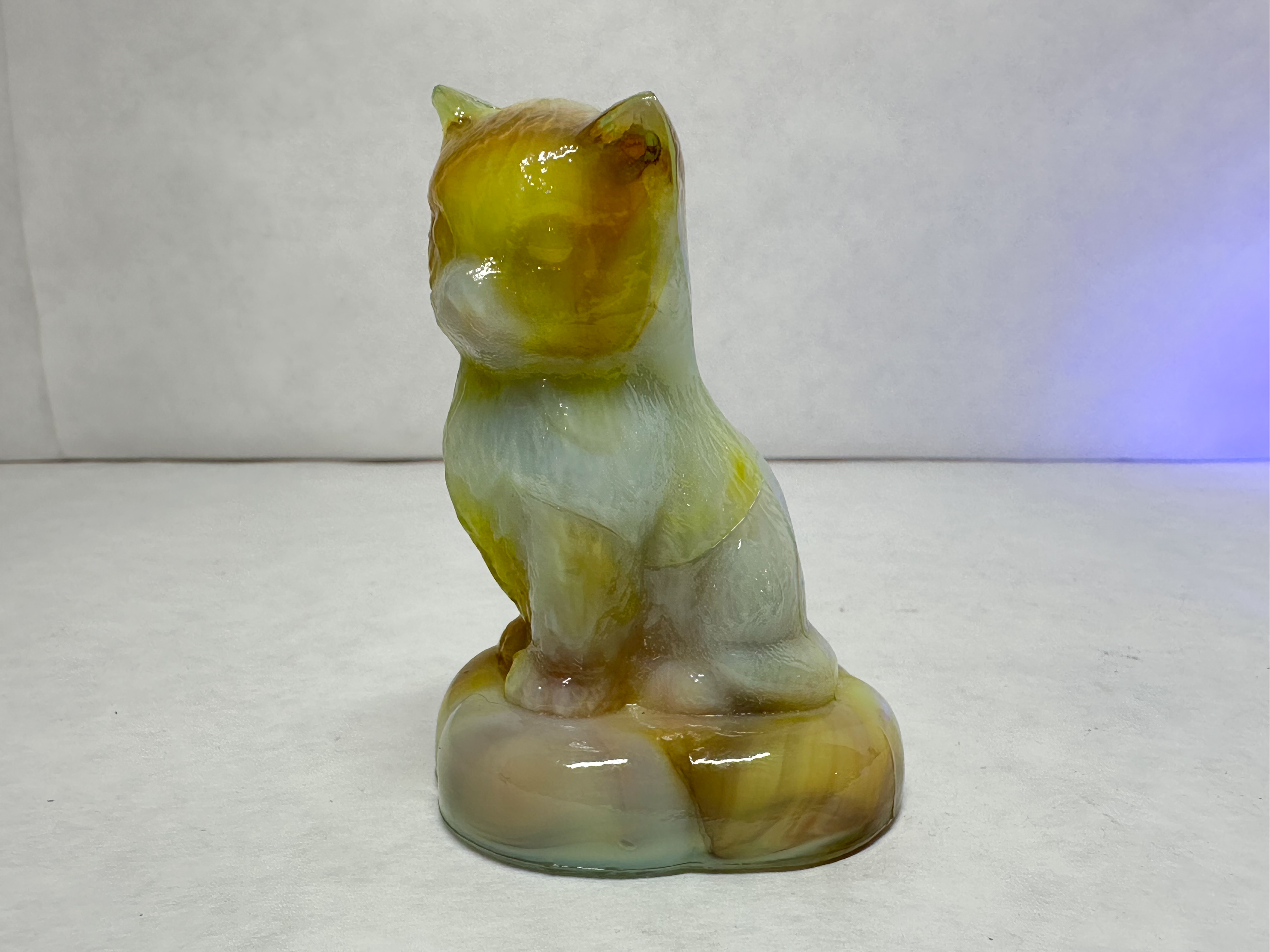 BOYD SITTING KITTEN ON PILLOW SLAG GLASS CAT, VINTAGE