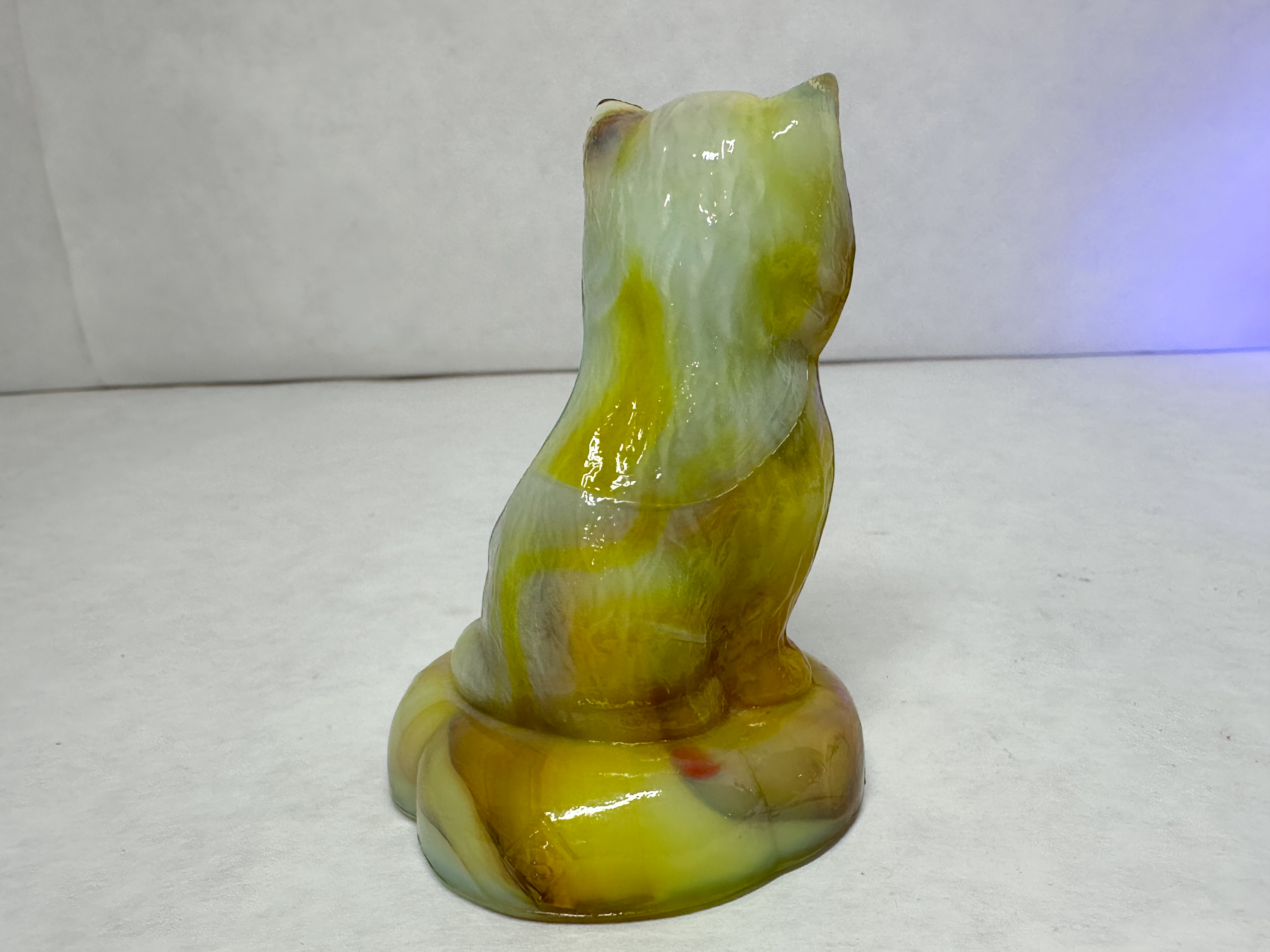 BOYD SITTING KITTEN ON PILLOW SLAG GLASS CAT, VINTAGE