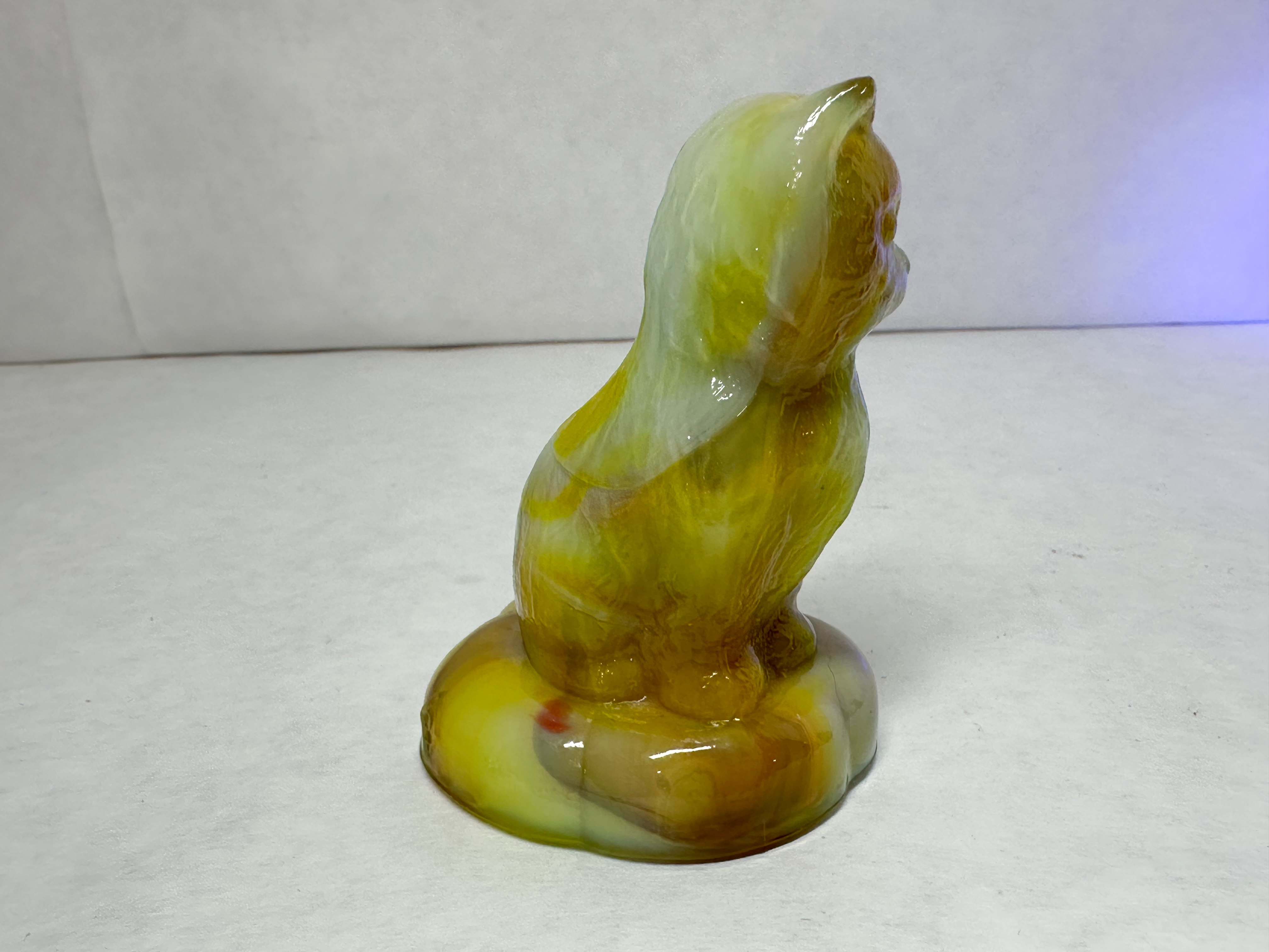 BOYD SITTING KITTEN ON PILLOW SLAG GLASS CAT, VINTAGE