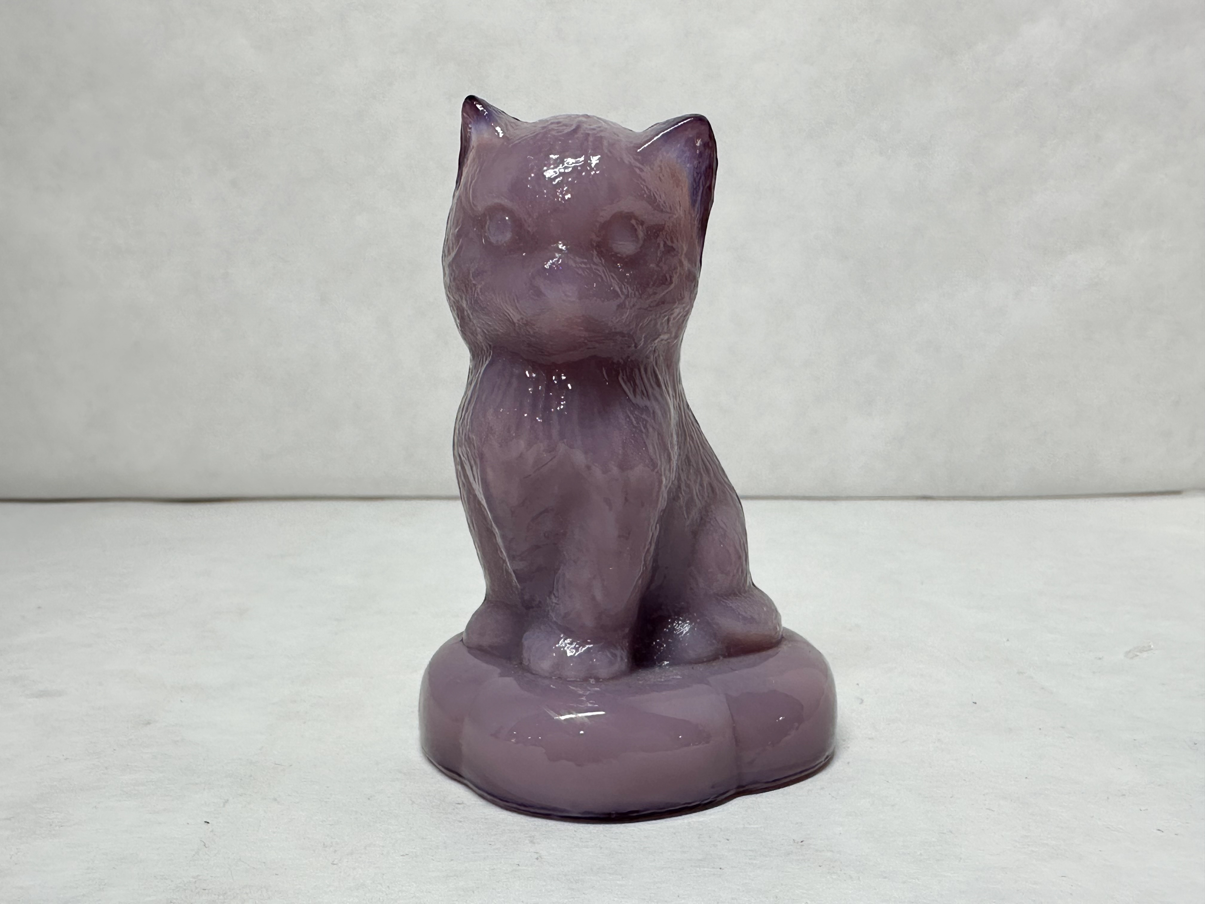 BOYD PURPLE SLAG GLASS SITTING KITTEN ON PILLOW