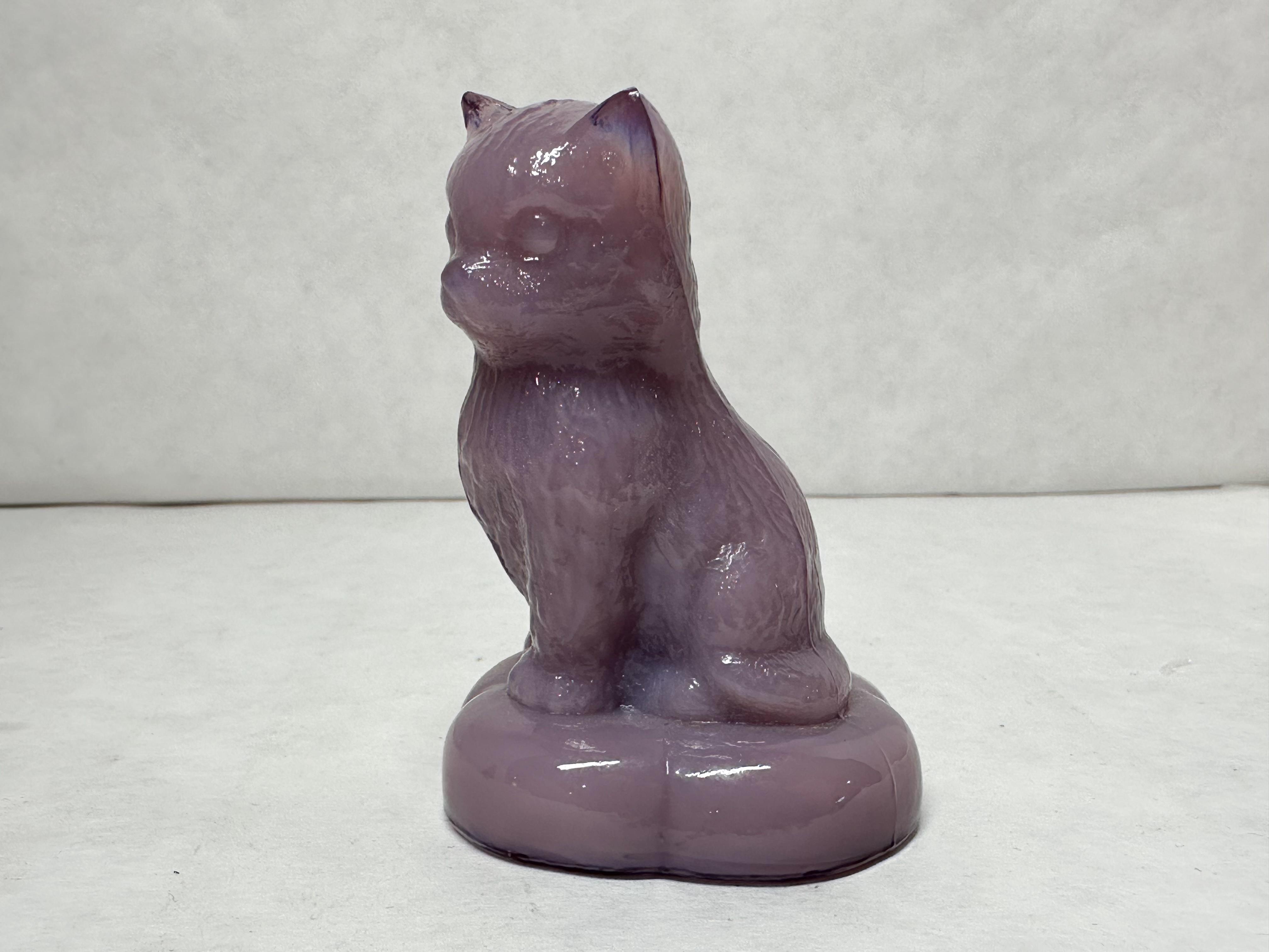 BOYD PURPLE SLAG GLASS SITTING KITTEN ON PILLOW