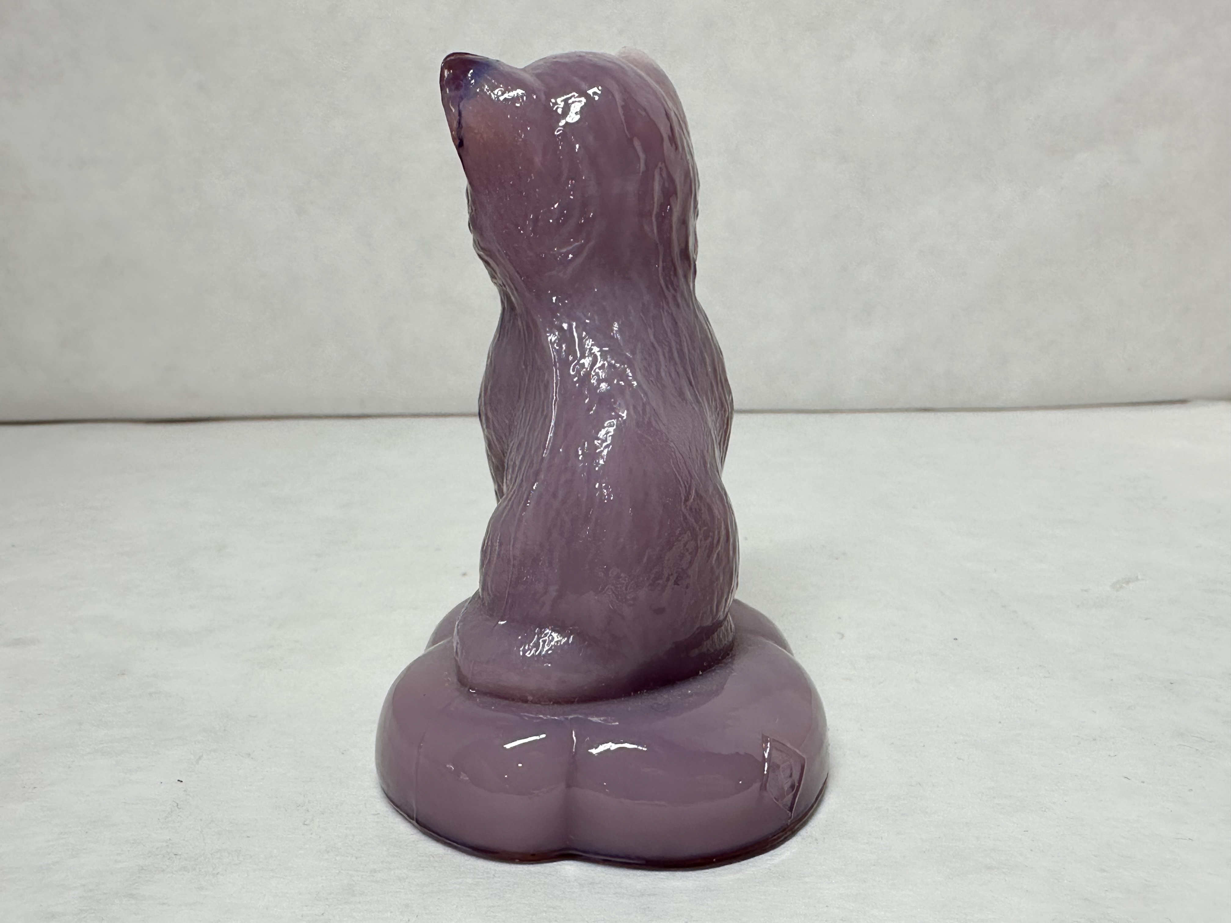 BOYD PURPLE SLAG GLASS SITTING KITTEN ON PILLOW