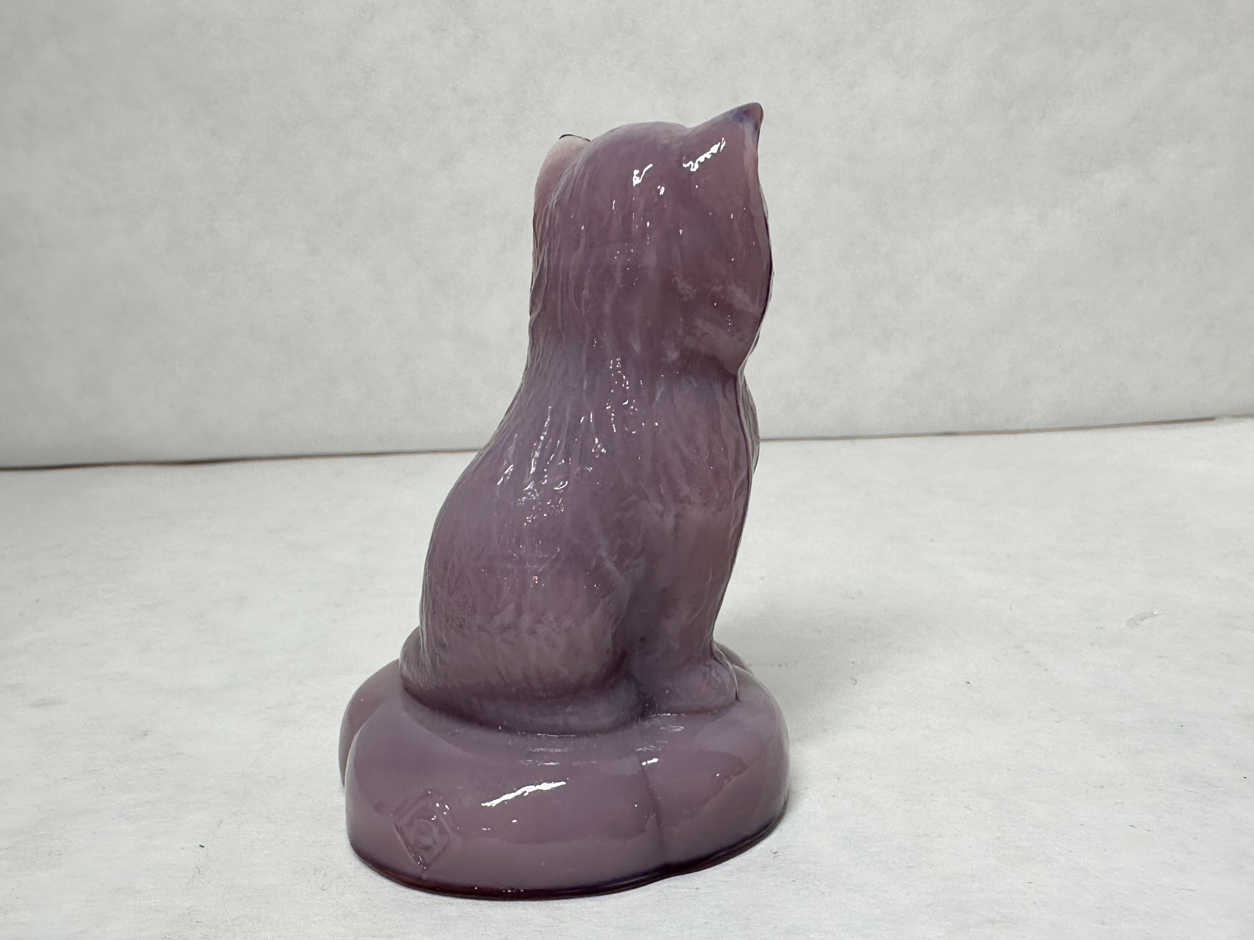 BOYD PURPLE SLAG GLASS SITTING KITTEN ON PILLOW