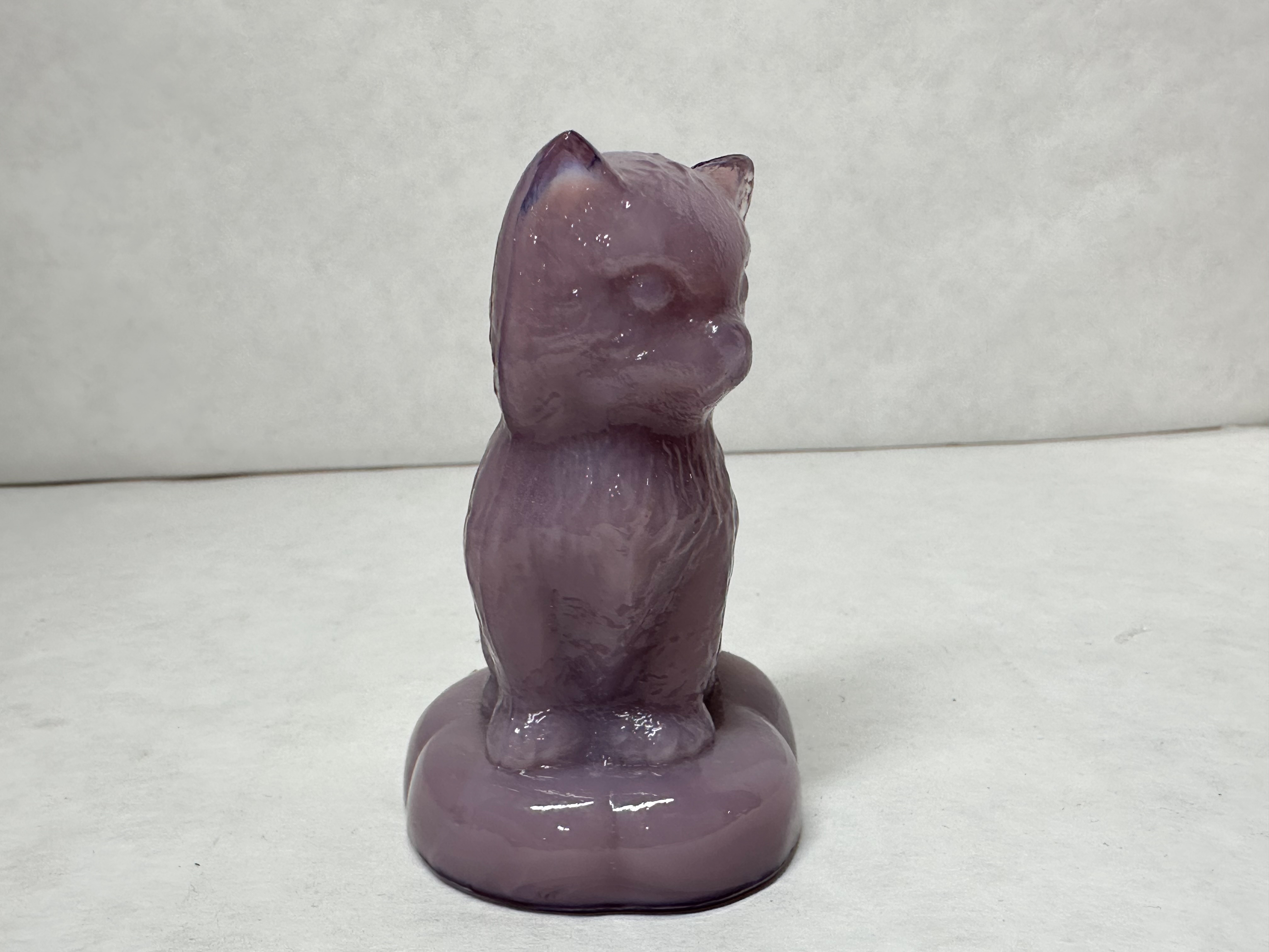 BOYD PURPLE SLAG GLASS SITTING KITTEN ON PILLOW