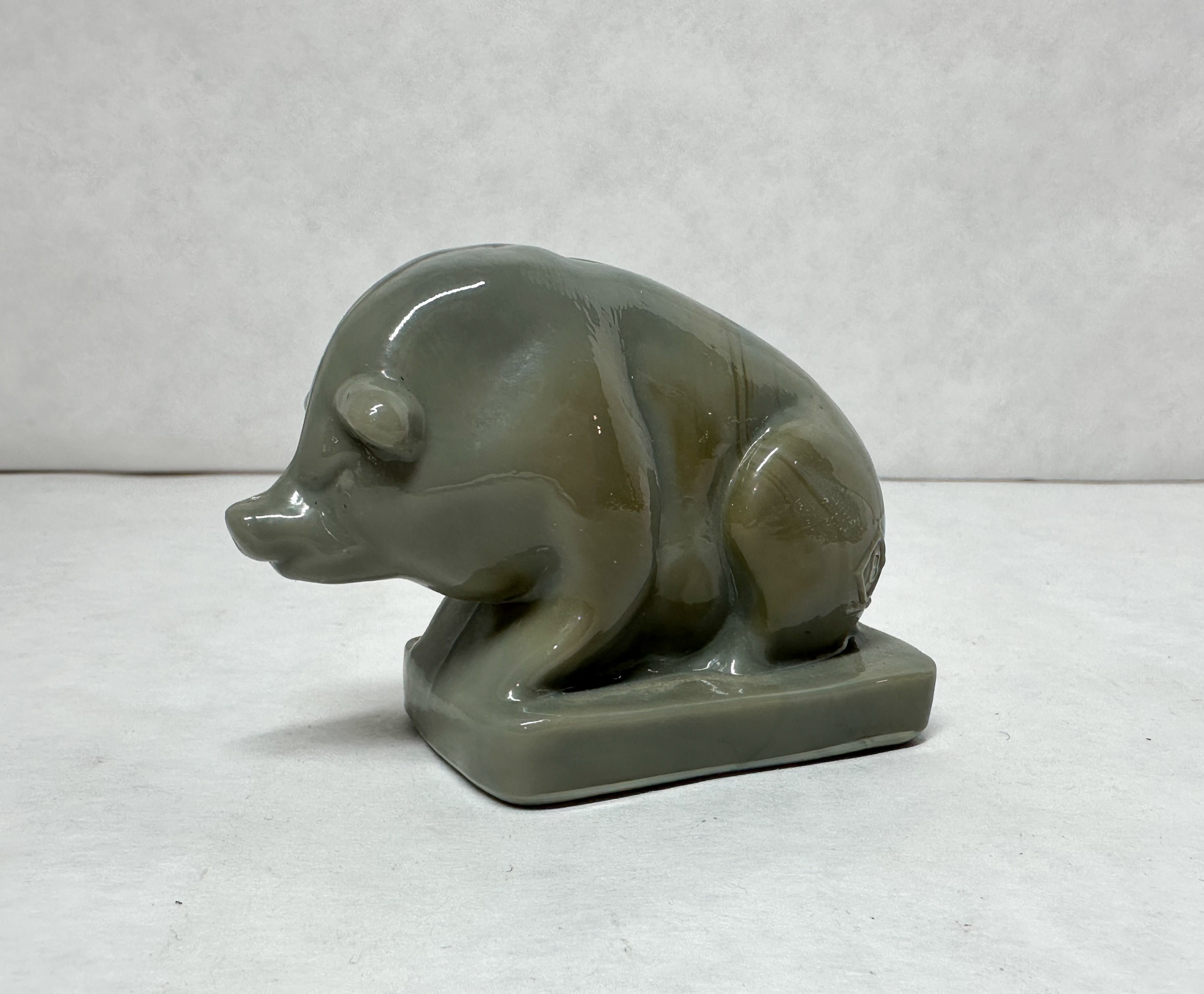 BOYD SUEE THE PIG MARBLED SLAG GLASS