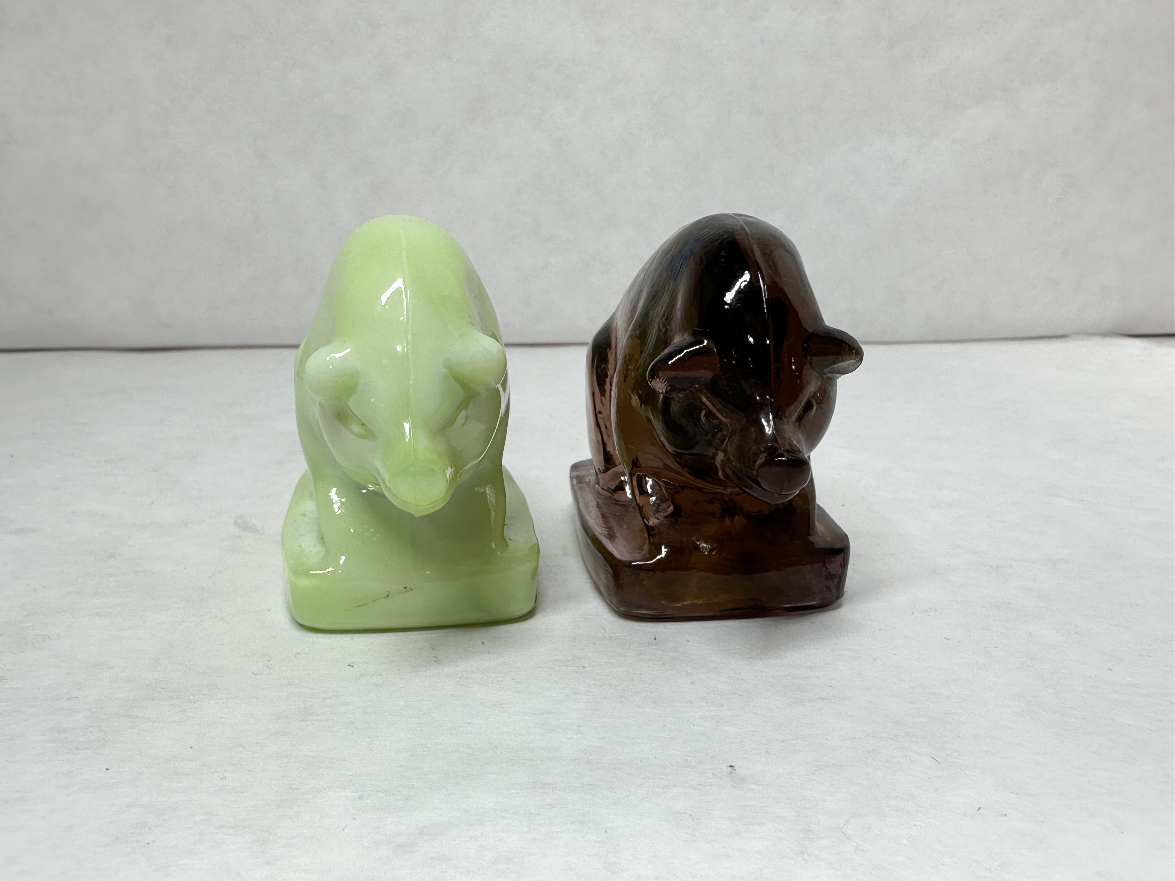 BOYD'S GLASS SUEE PIG FIGURINES 1978