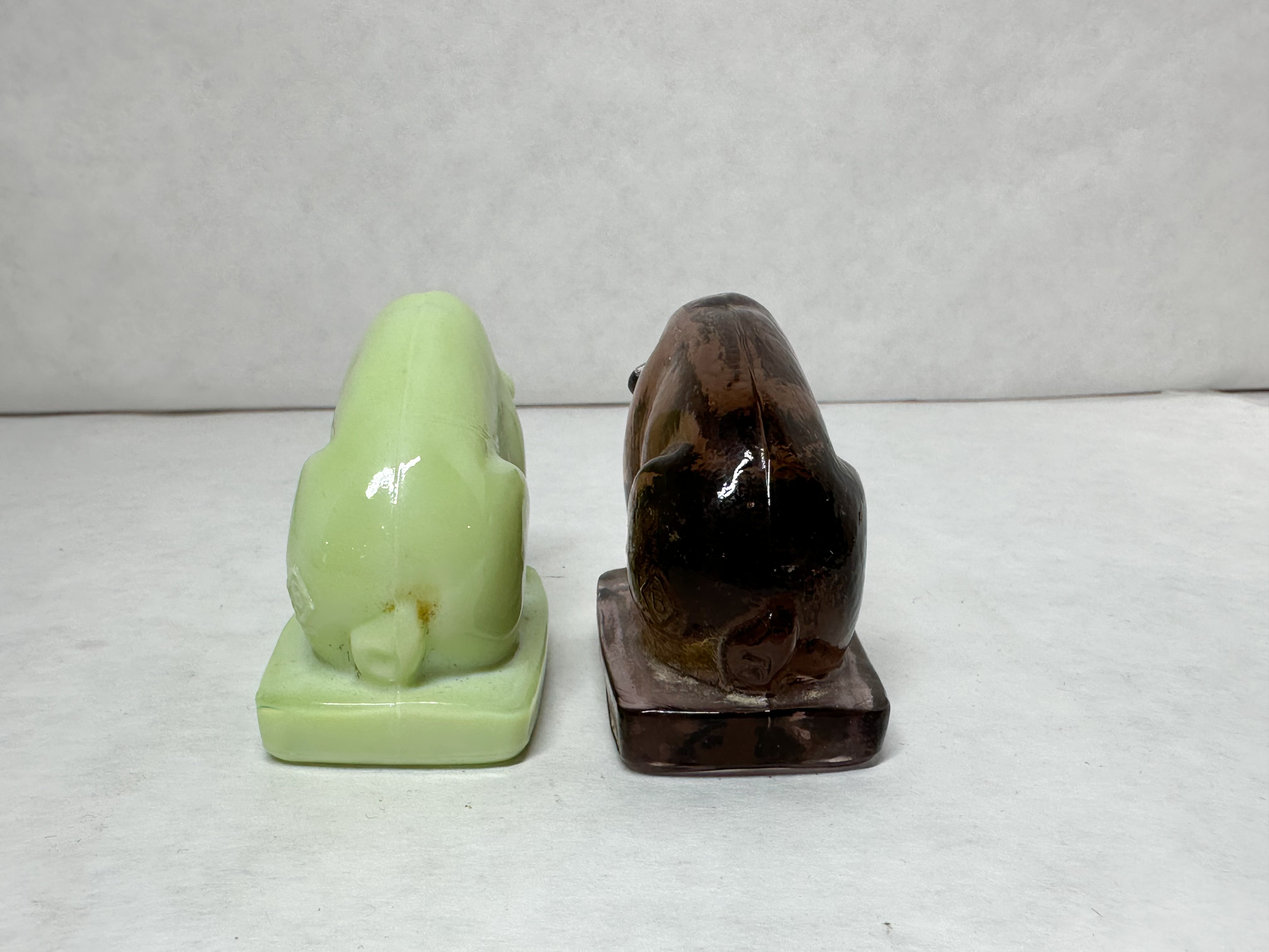 BOYD'S GLASS SUEE PIG FIGURINES 1978