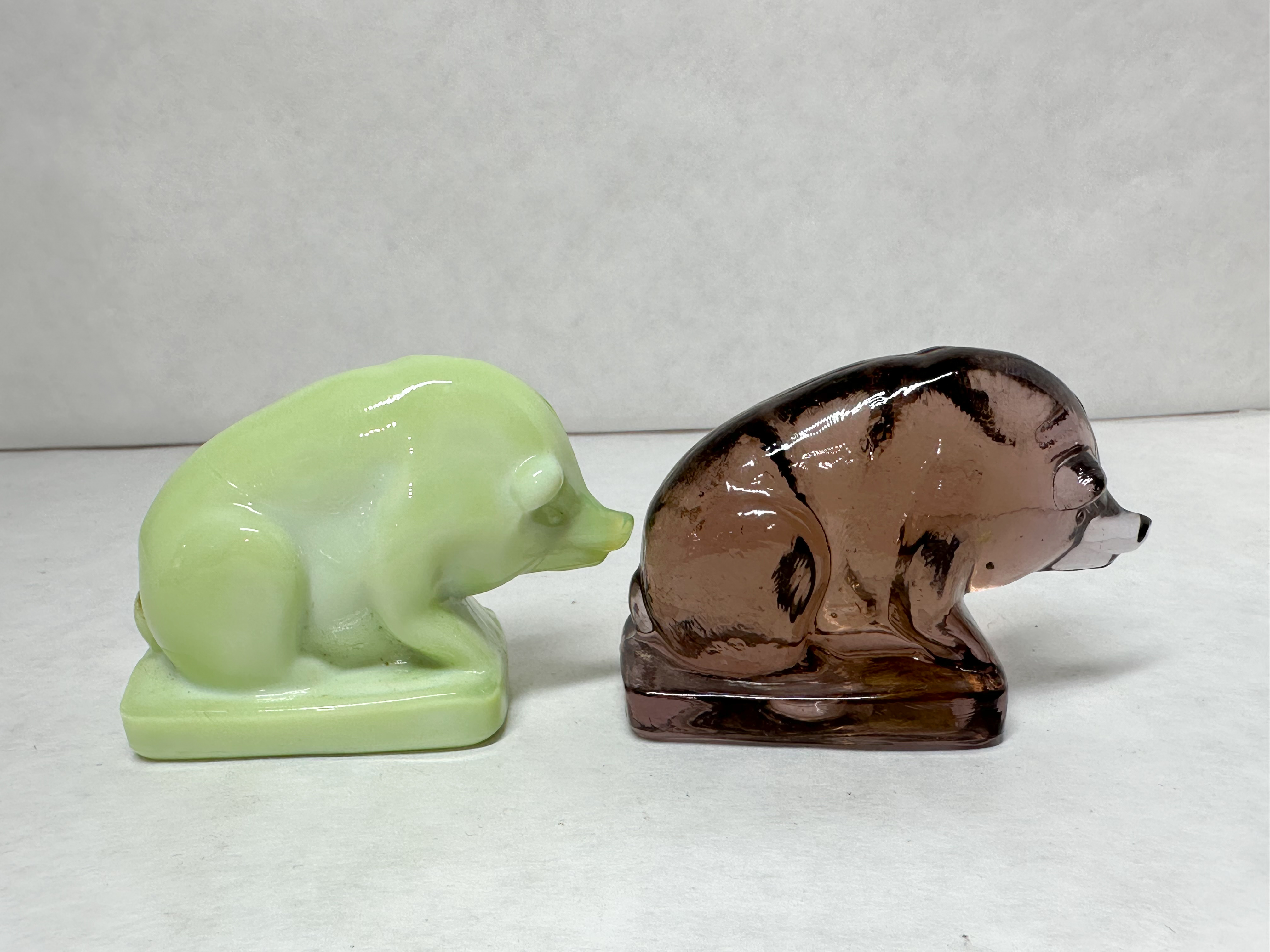 BOYD'S GLASS SUEE PIG FIGURINES 1978
