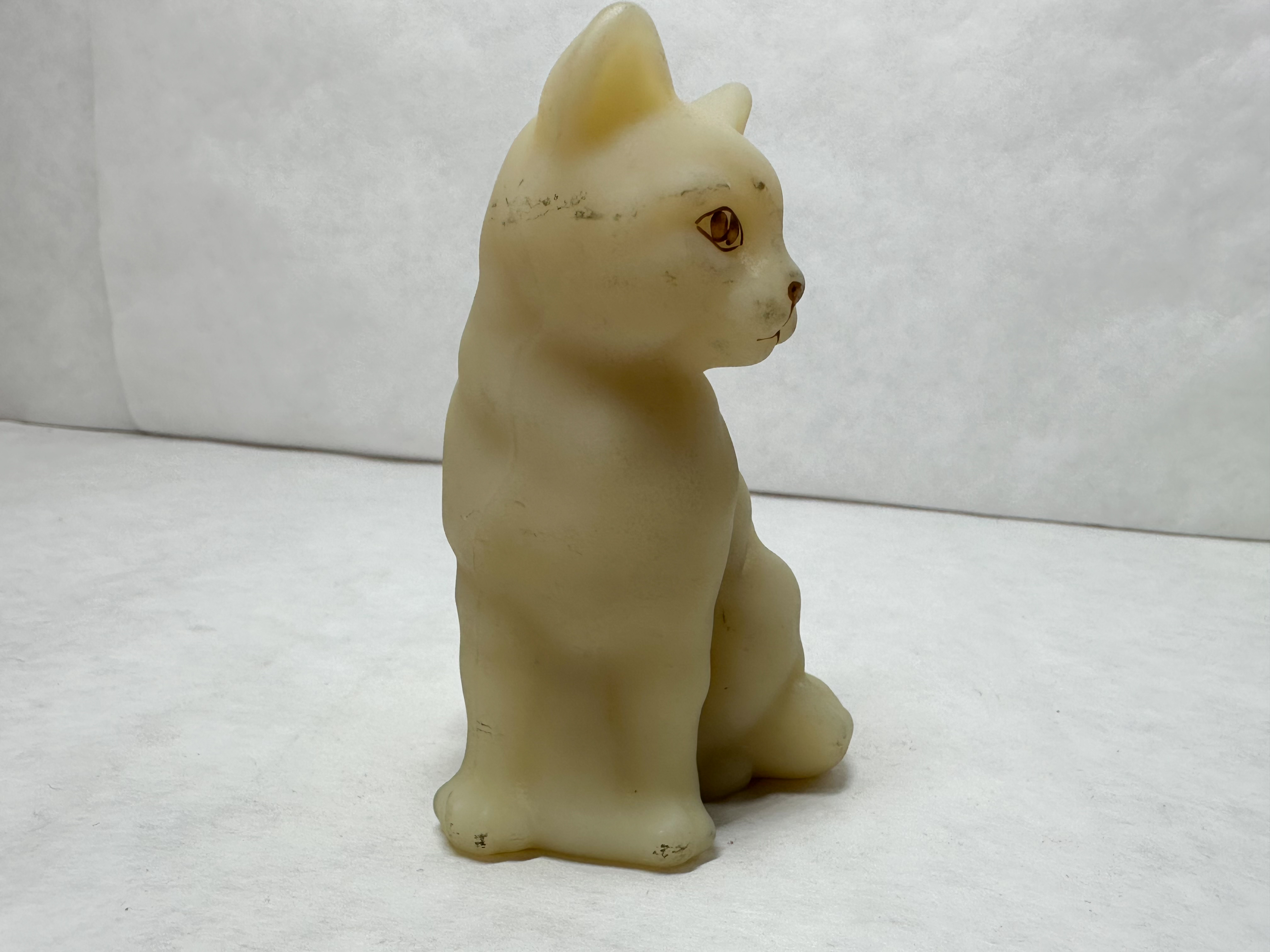 FENTON CUSTARD SATIN CAT FIGURINE
