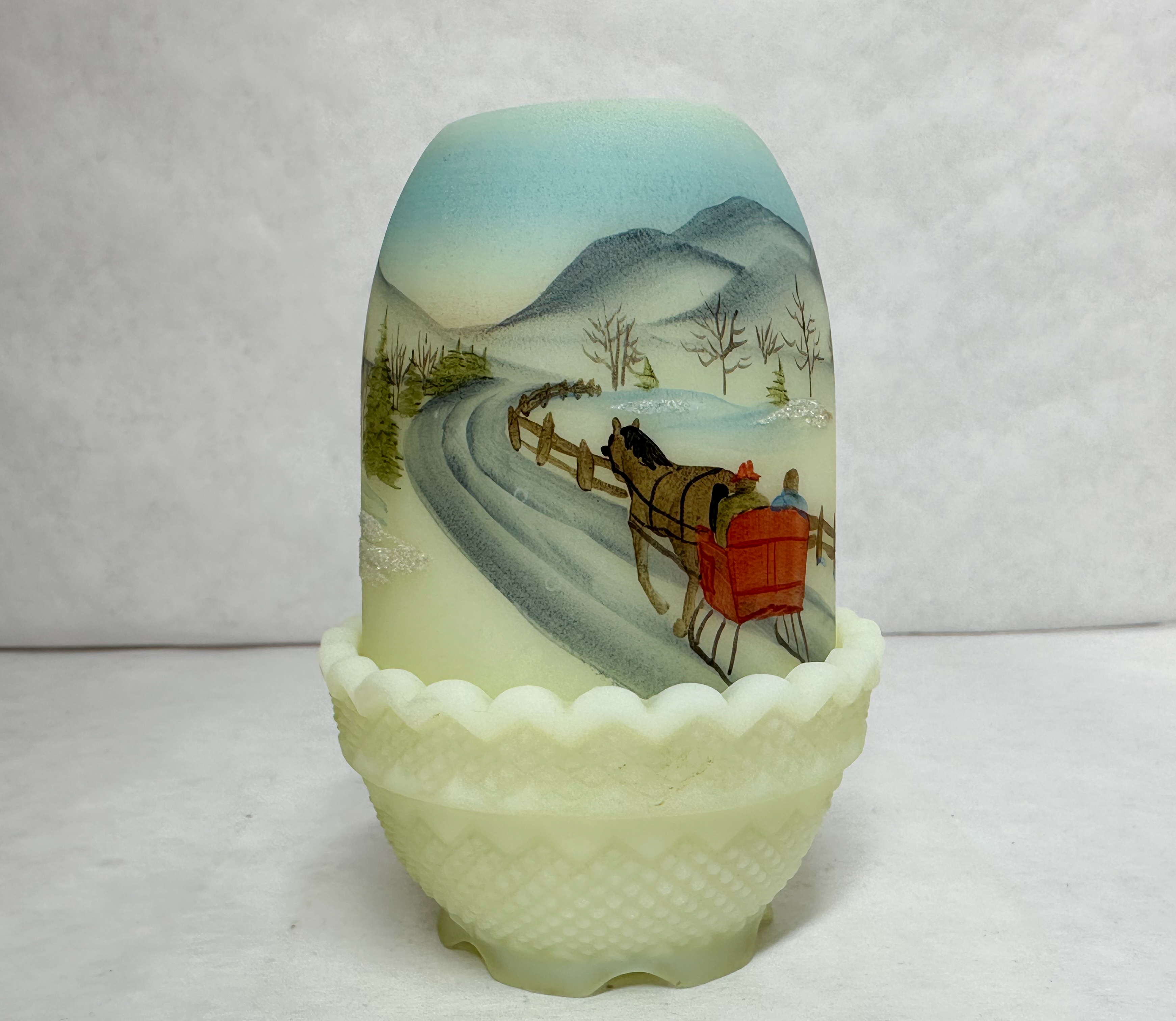 FENTON CUSTARD GLASS FAIRY LAMP, 1980