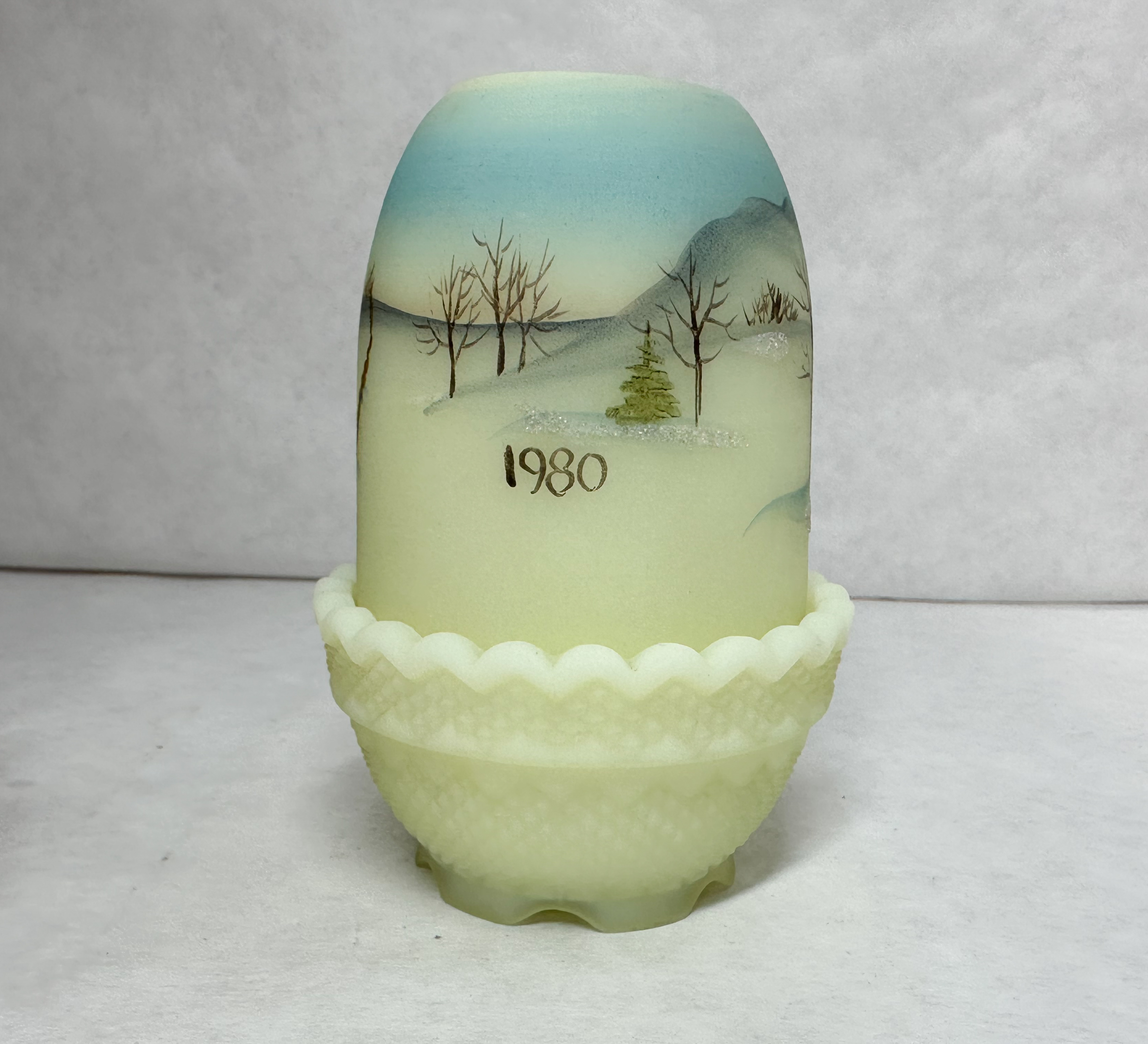 FENTON CUSTARD GLASS FAIRY LAMP, 1980