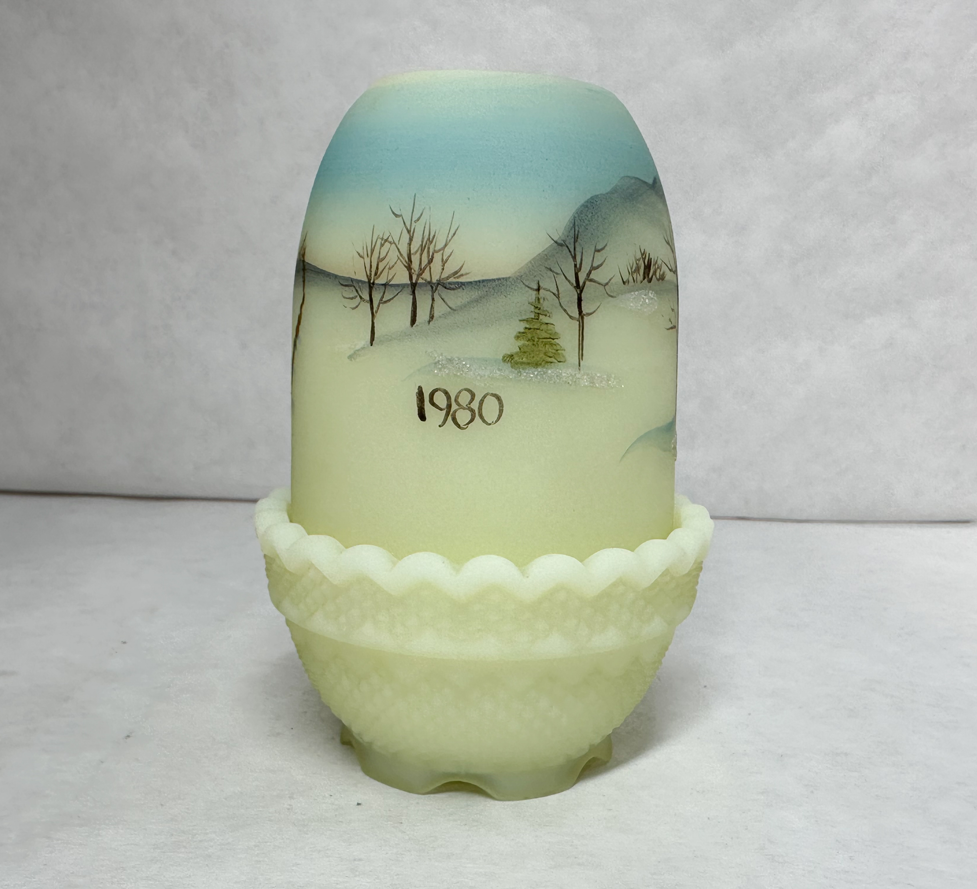 FENTON CUSTARD GLASS FAIRY LAMP, 1980