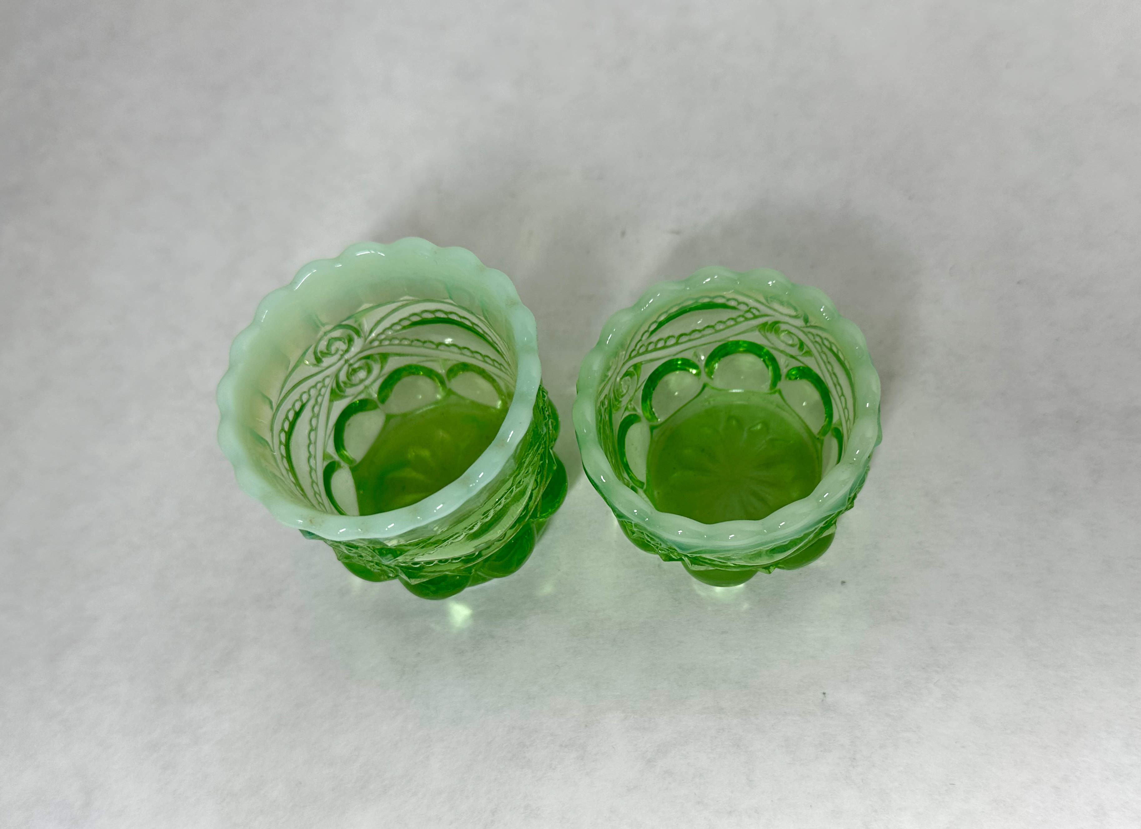 MOSSER EYE WINKER OPALESCENT GLASS