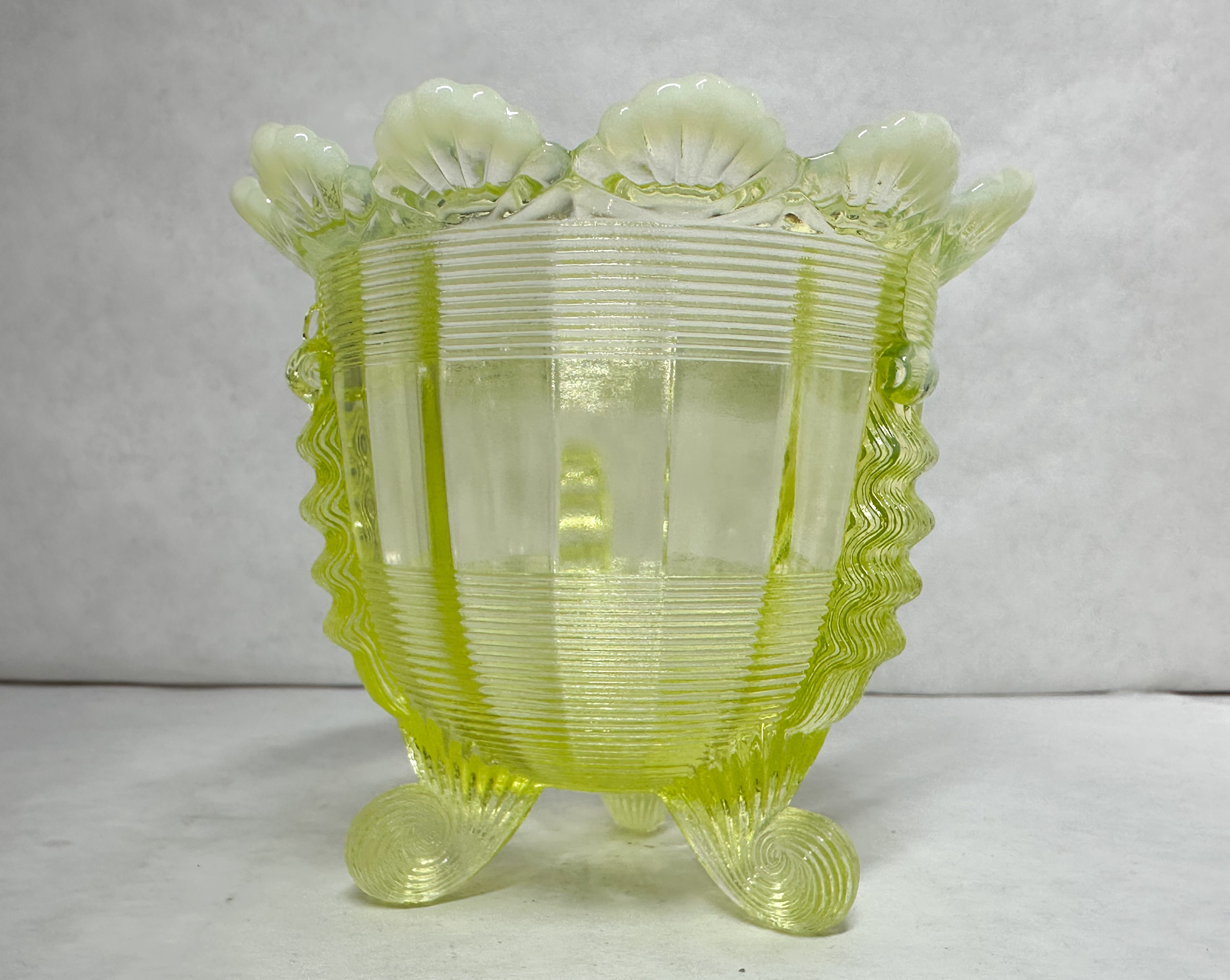 CANARY OPALESCENT URANIUM GLASS BOWL, CIRCA 1900