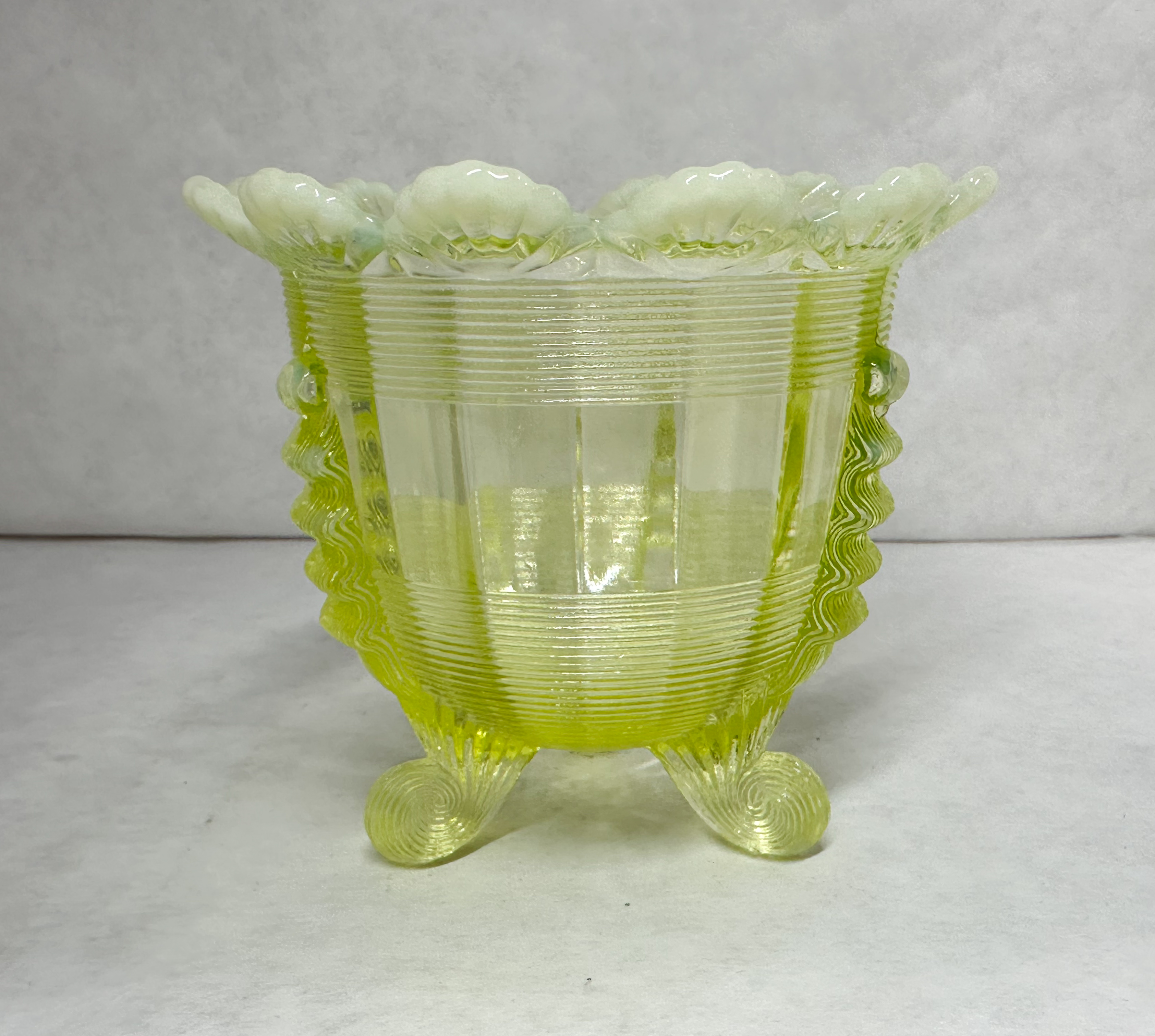 CANARY OPALESCENT URANIUM GLASS BOWL, CIRCA 1900