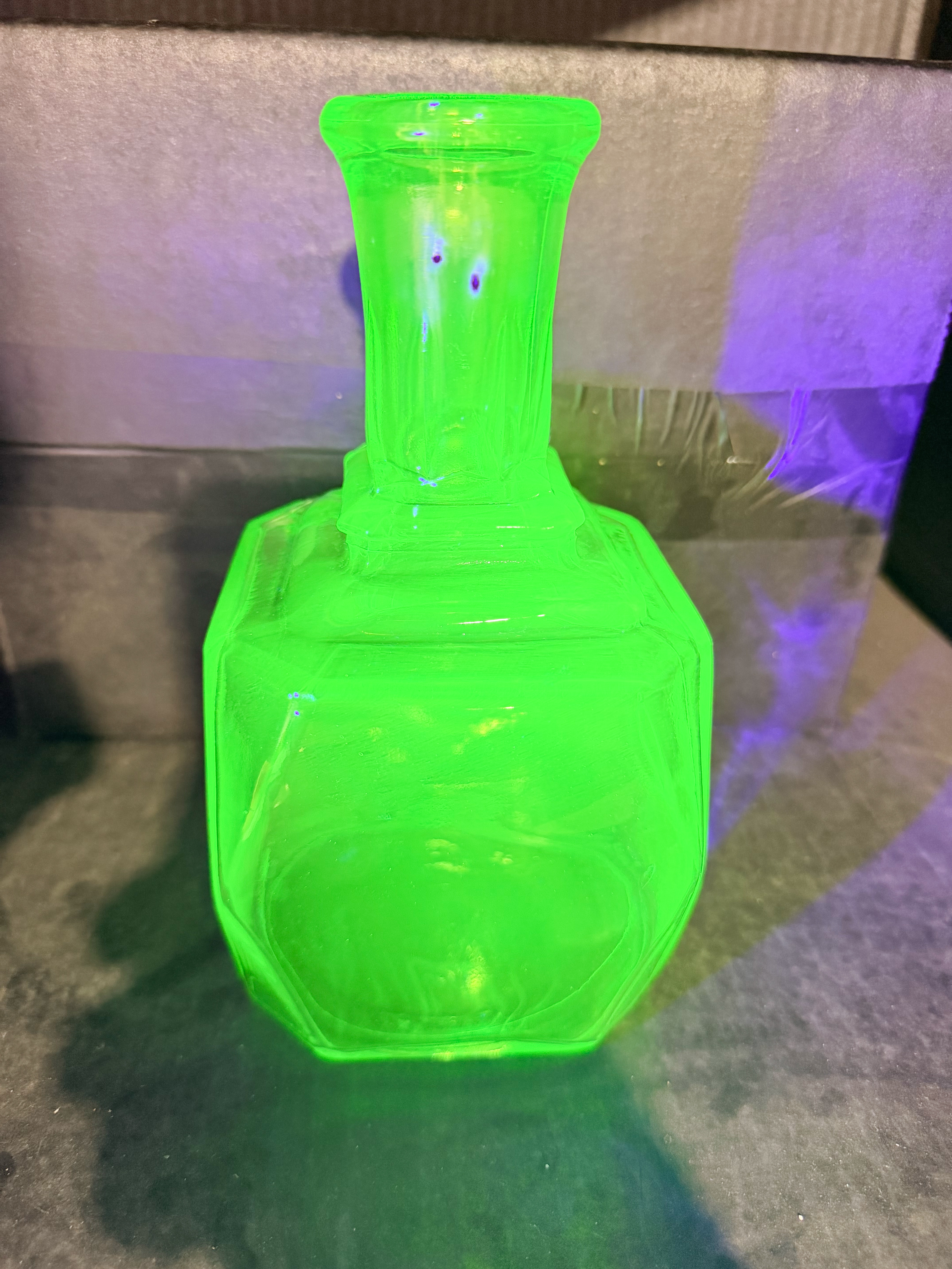 URANIUM GLASS DECANTER, CIRCA 1930S