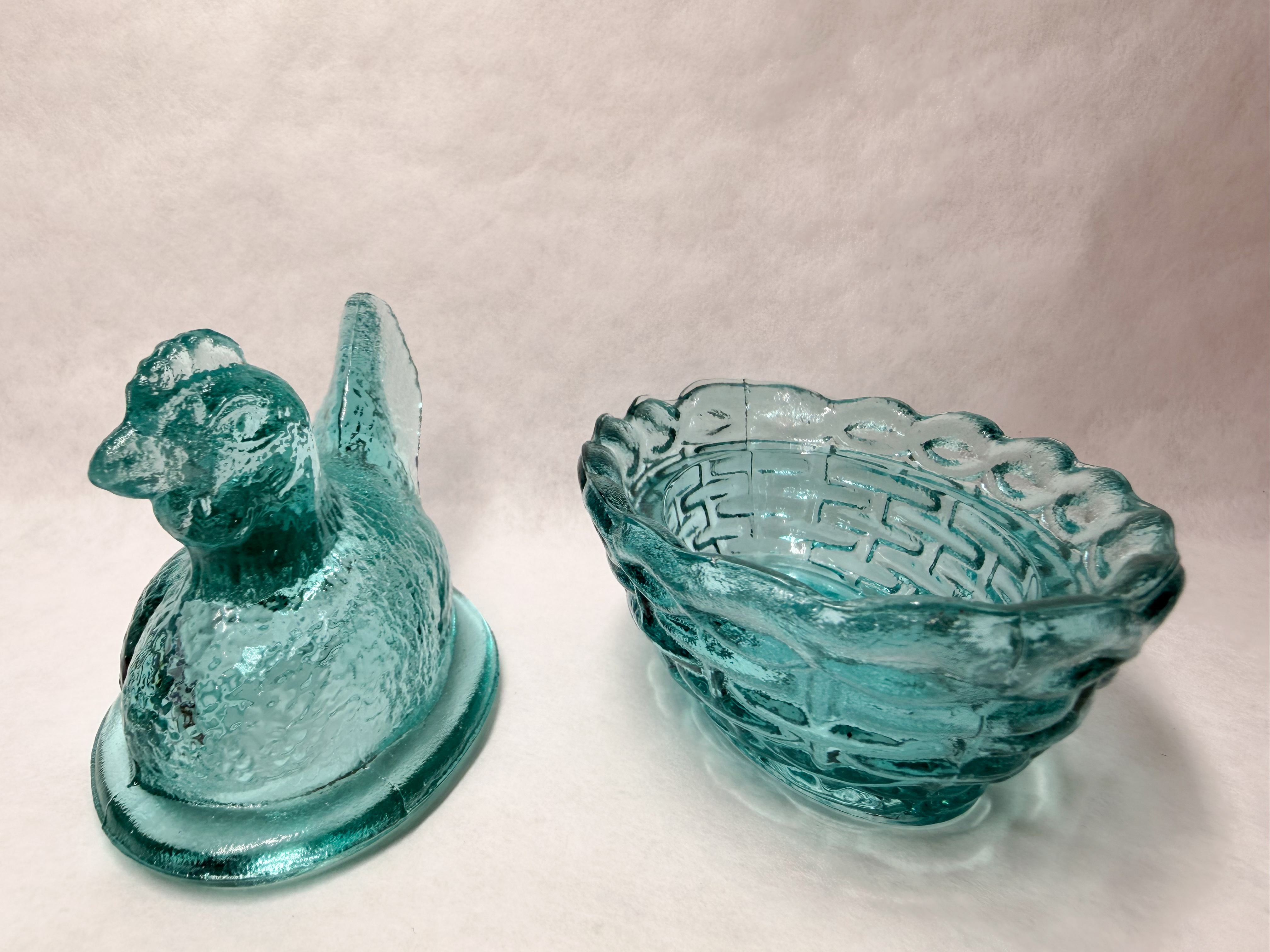 MOSSER AQUA GLASS HEN ON NEST